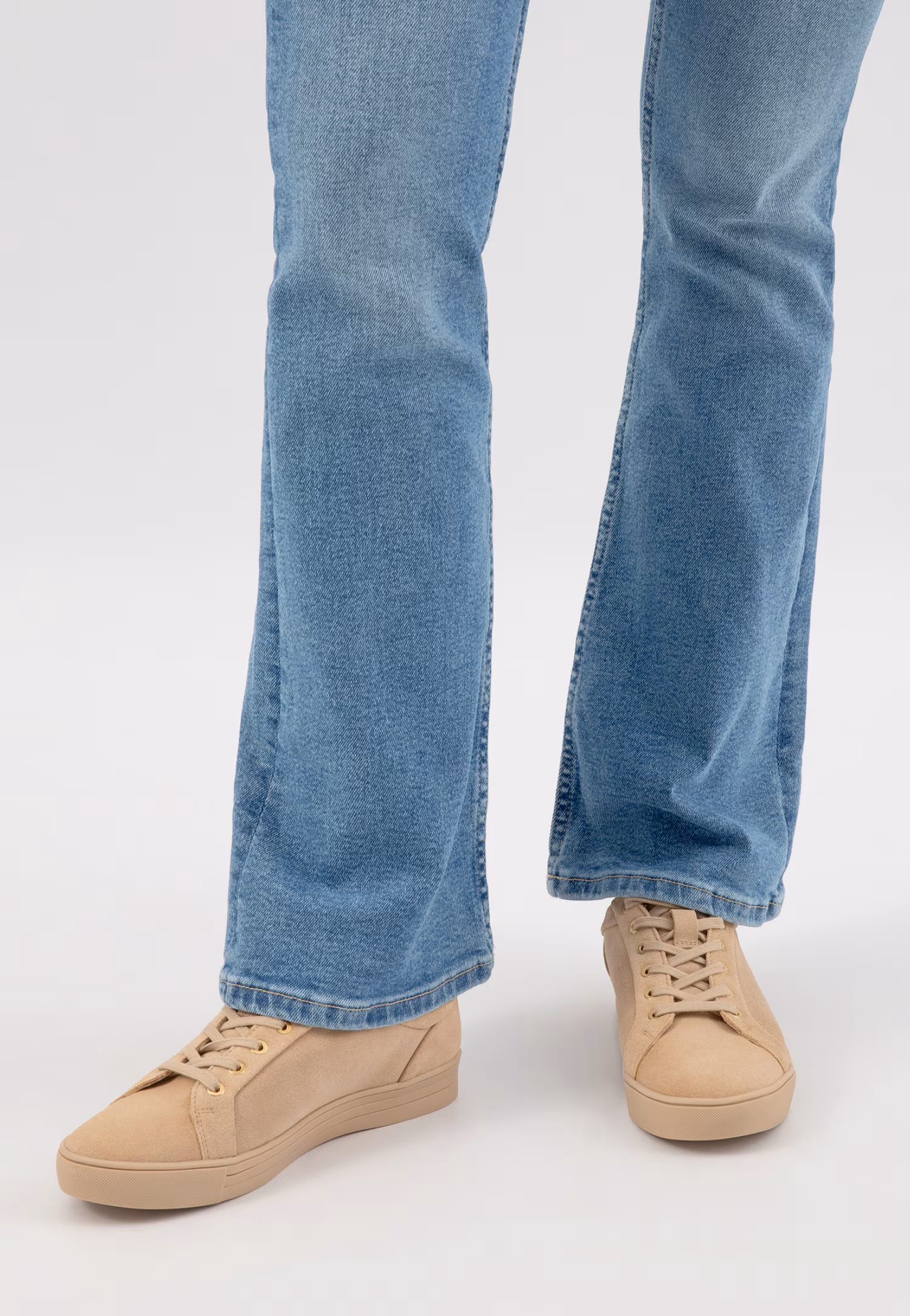 Białe trampki damskie ze skóry licowej