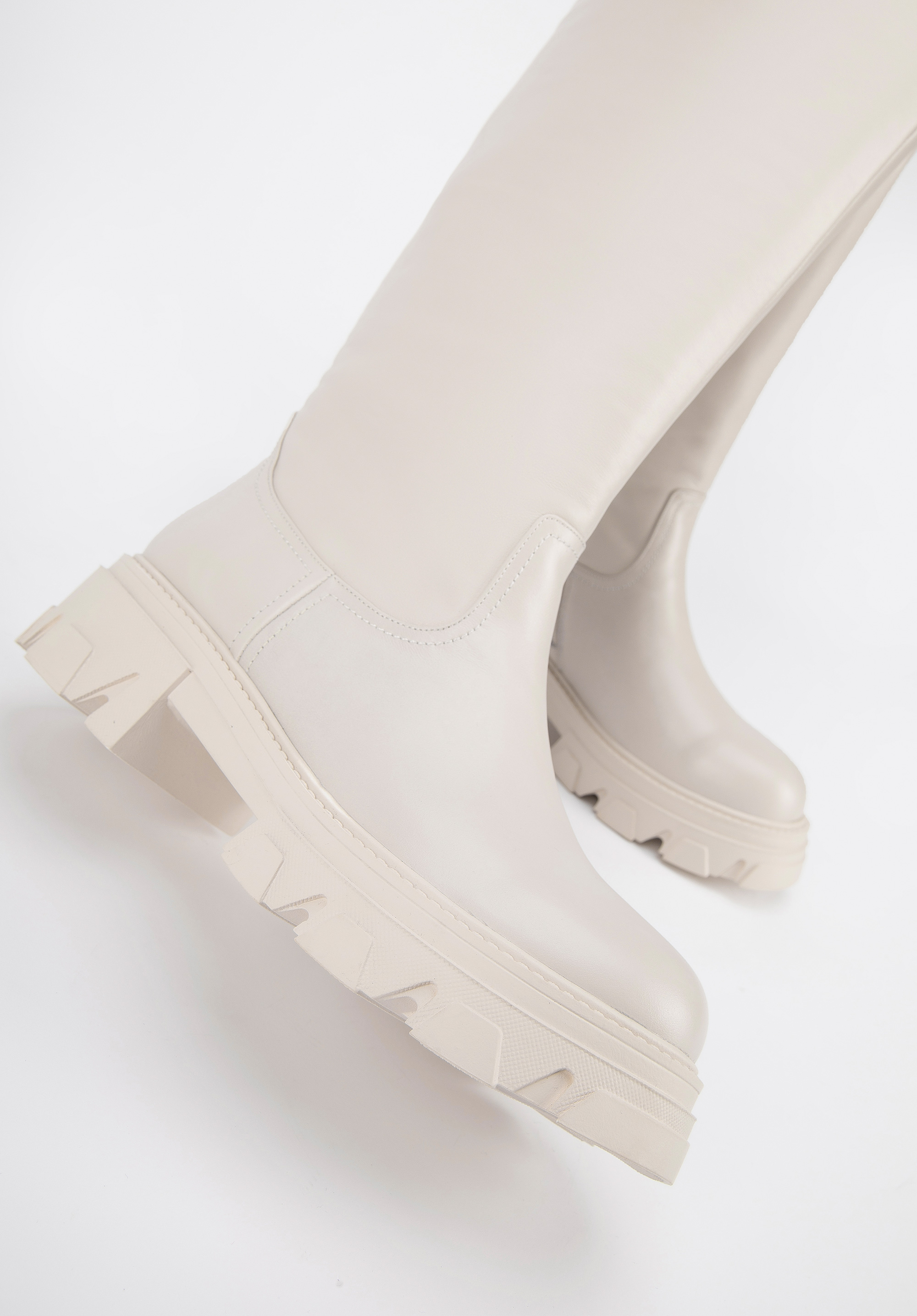 Damskie kozaki ze skóry na grubej podeszwie