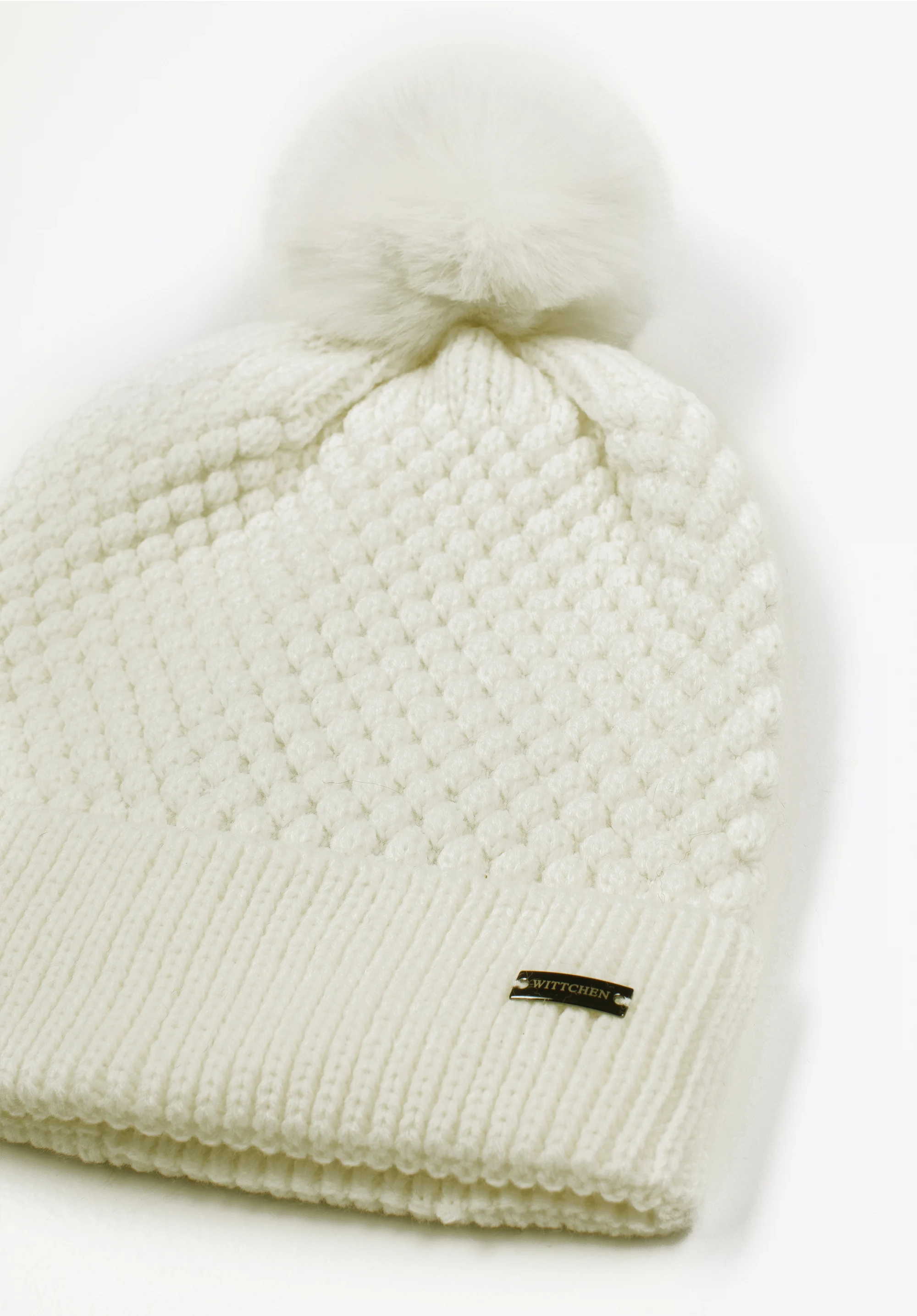 Damska czapka o splocie bąbelkowym z pomponem