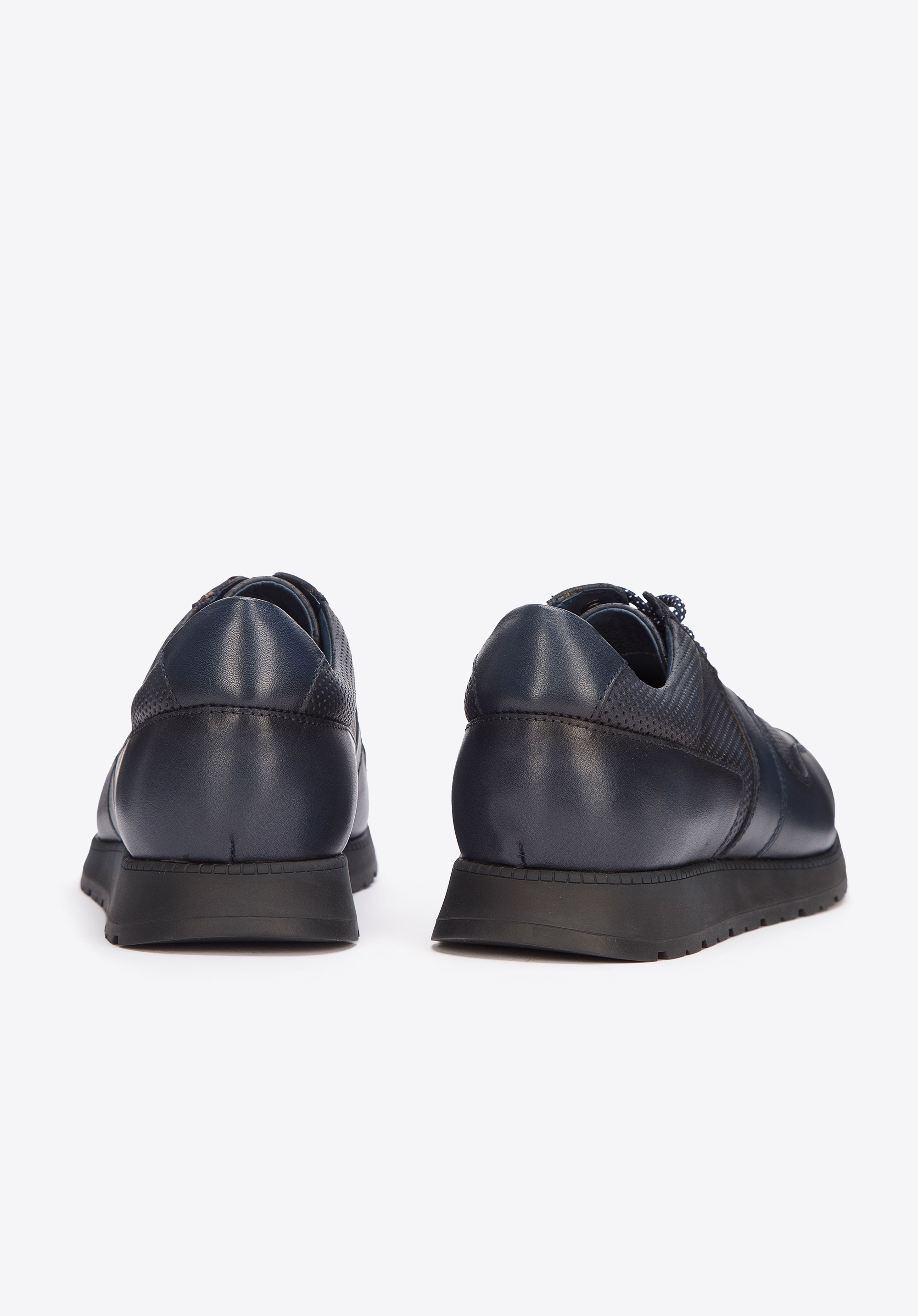 Męskie sneakersy skórzane perforowane