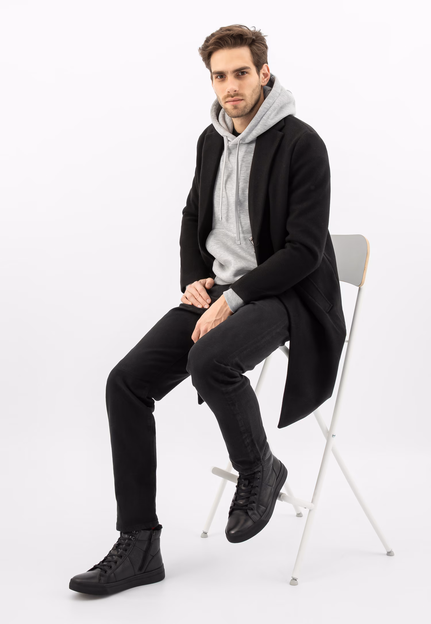 Czarne trzewiki typu trampki z futerkowym ociepleniem