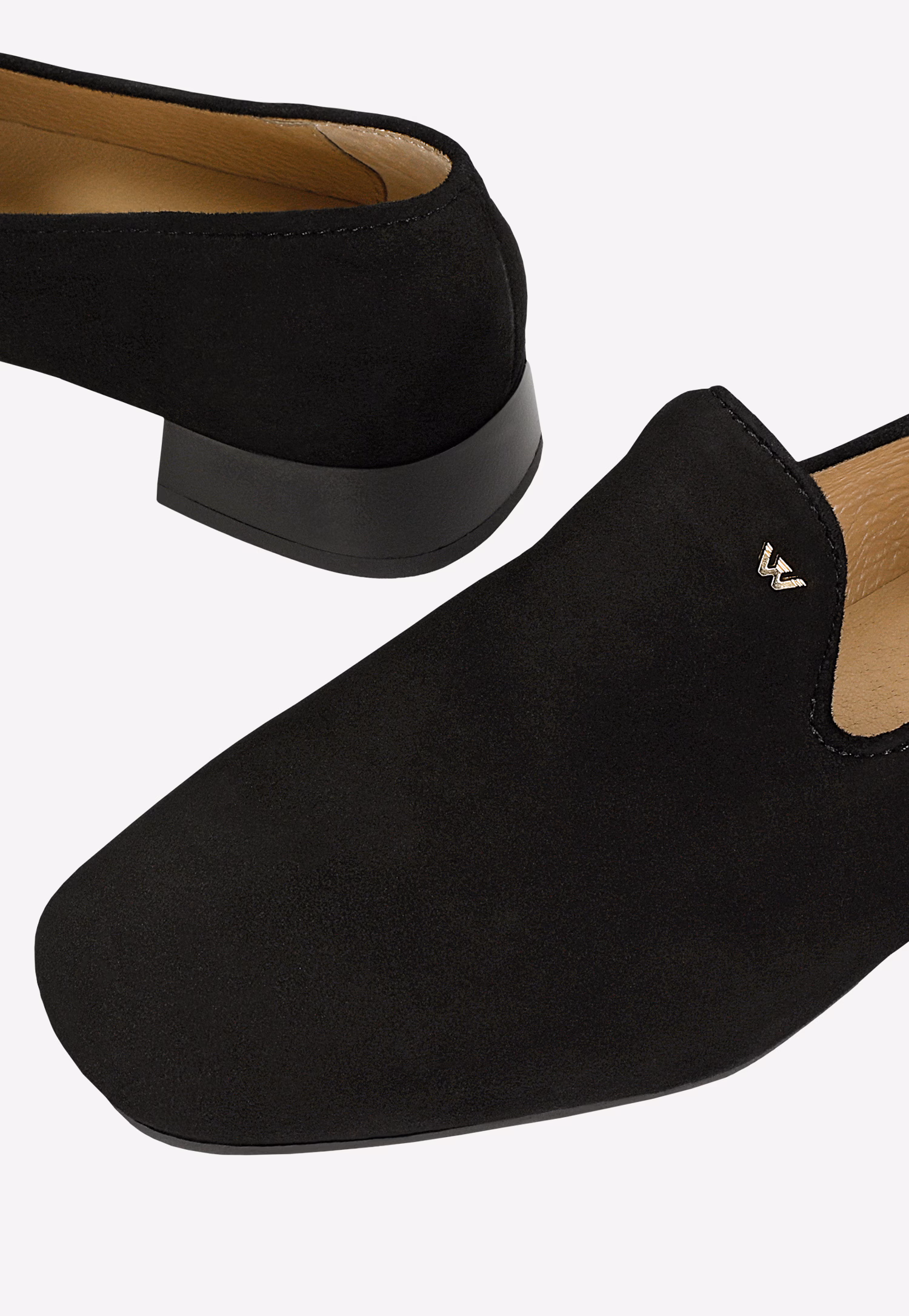 Czarne lordsy ze skóry welurowej na szerokim obcasie