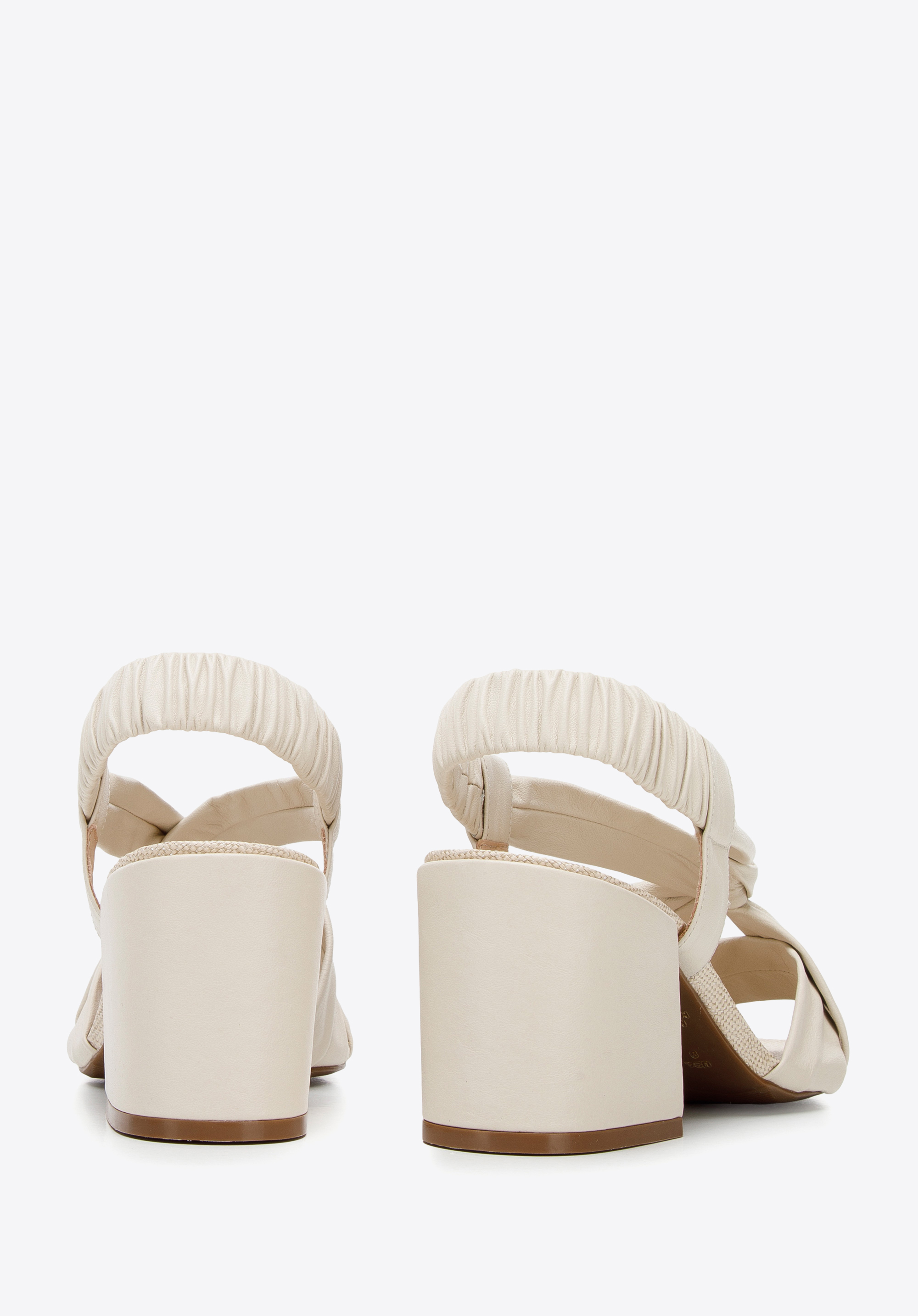 Damskie sandały skórzane z supełkiem na obcasie