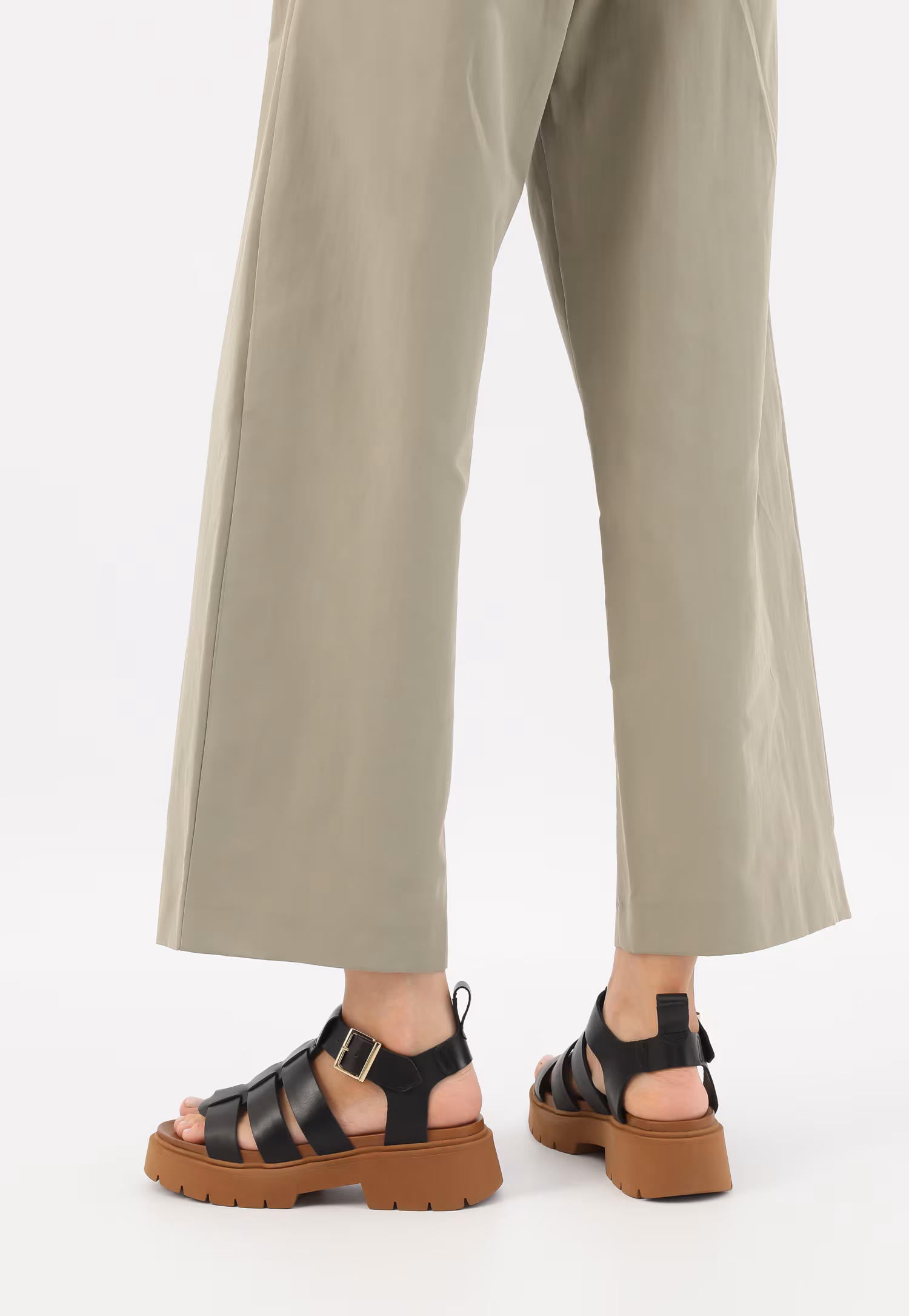 Czarne sandały damskie z szerokimi paskami