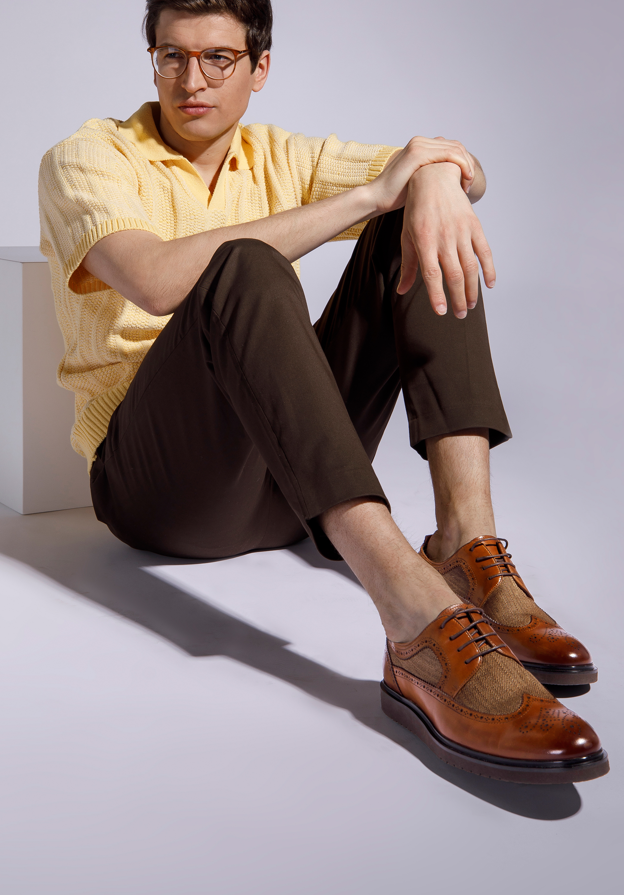 Męskie brogsy ze skóry i tkaniny na nowoczesnej podeszwie