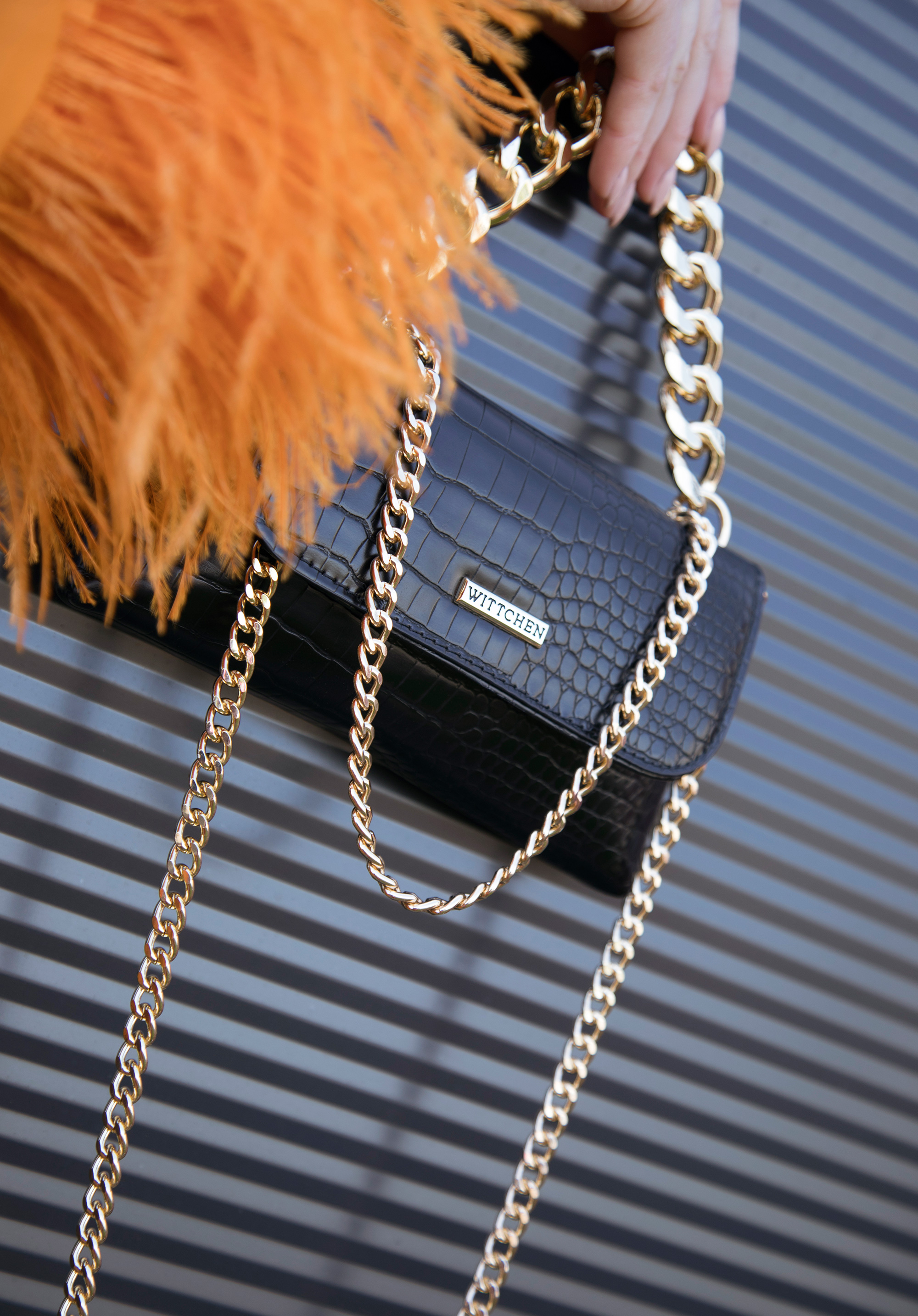 Minitorebka z ekoskóry croco z dwoma łańcuchami