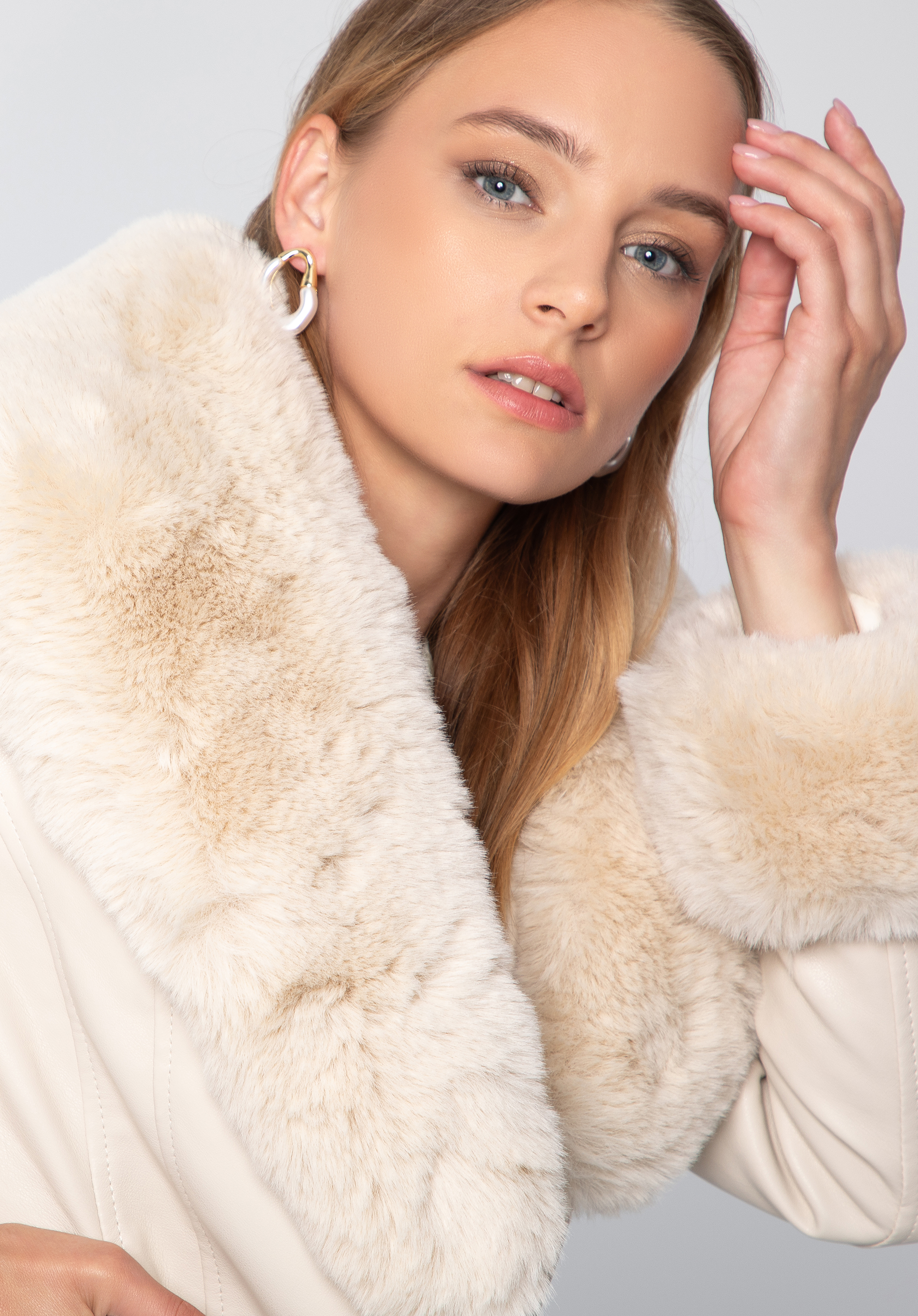 Damska ramoneska z ekoskóry ze wstawkami ze sztucznego futerka