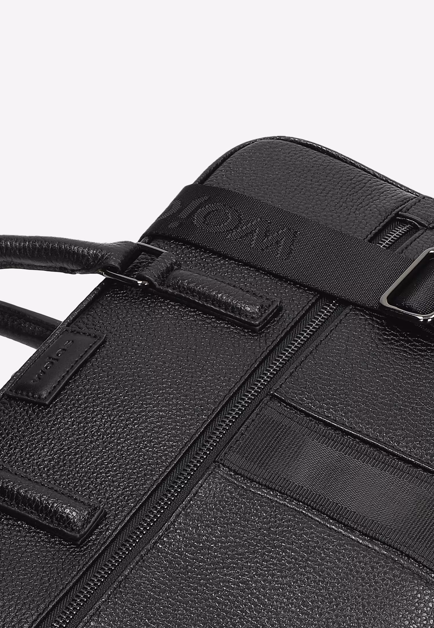 Czarna skórzana torba męska z dodatkową kieszonką na zamek