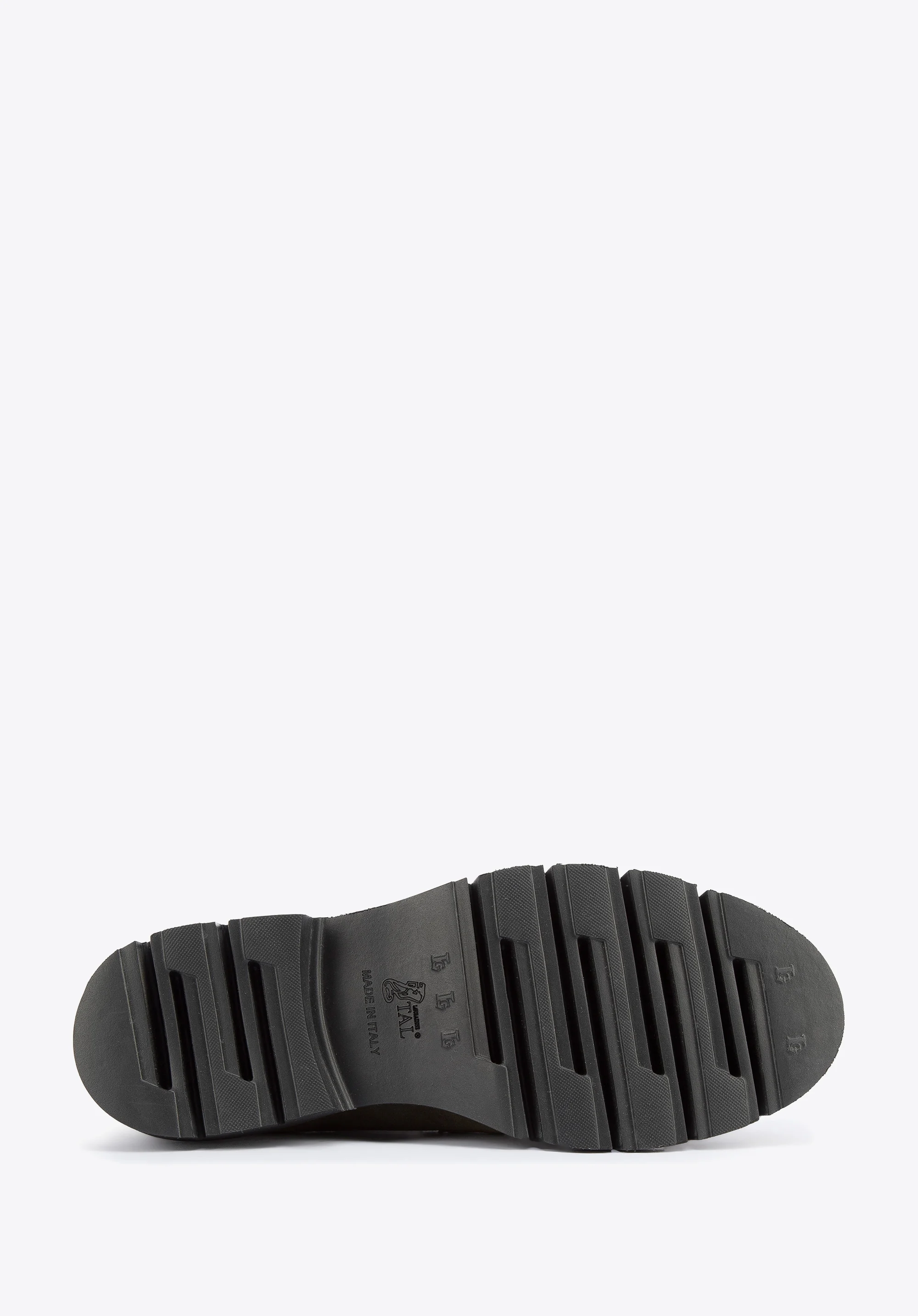 Damskie mokasyny zamszowe z łańcuchem