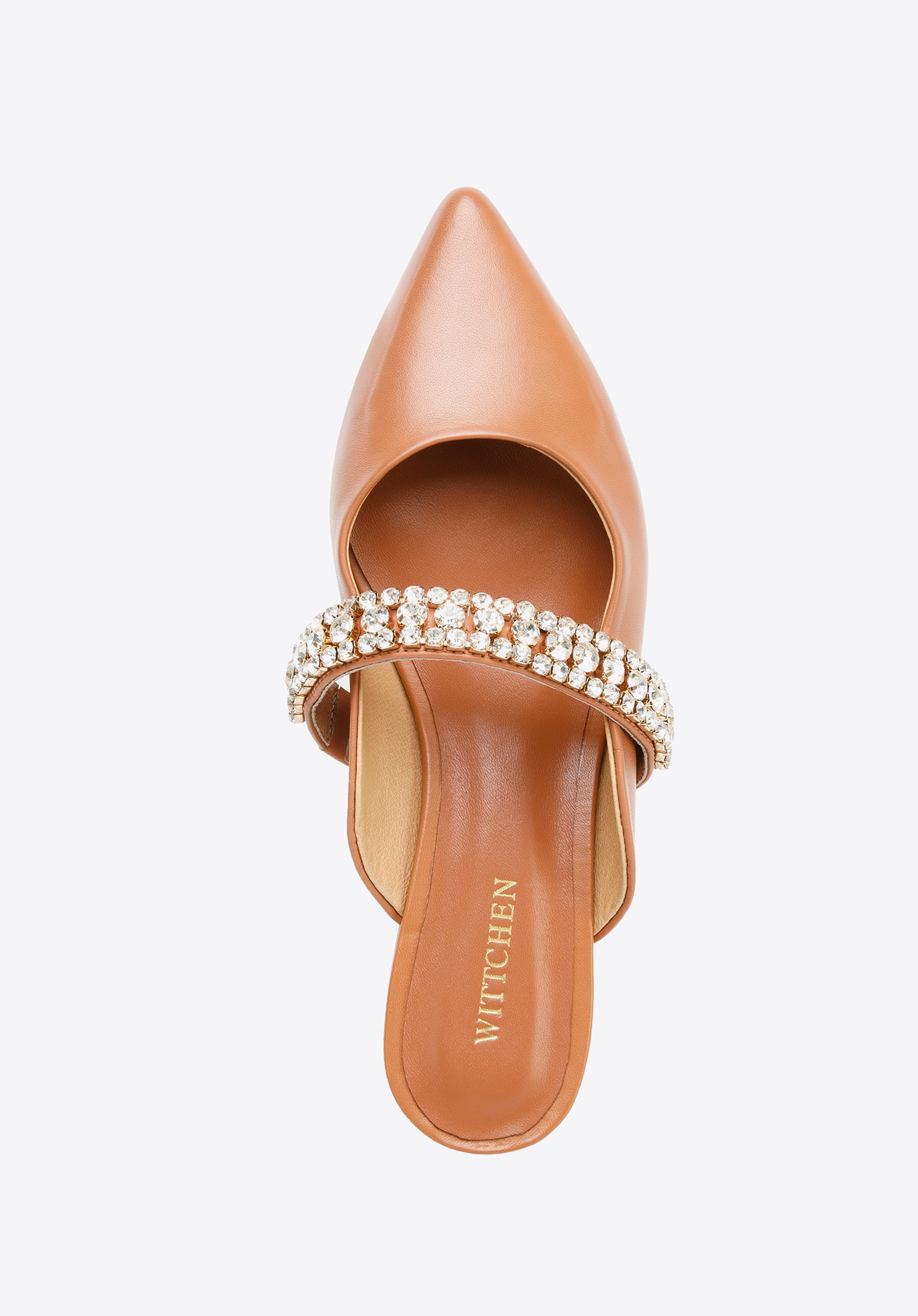 Damskie klapki skórzane z błyszczącym paskiem