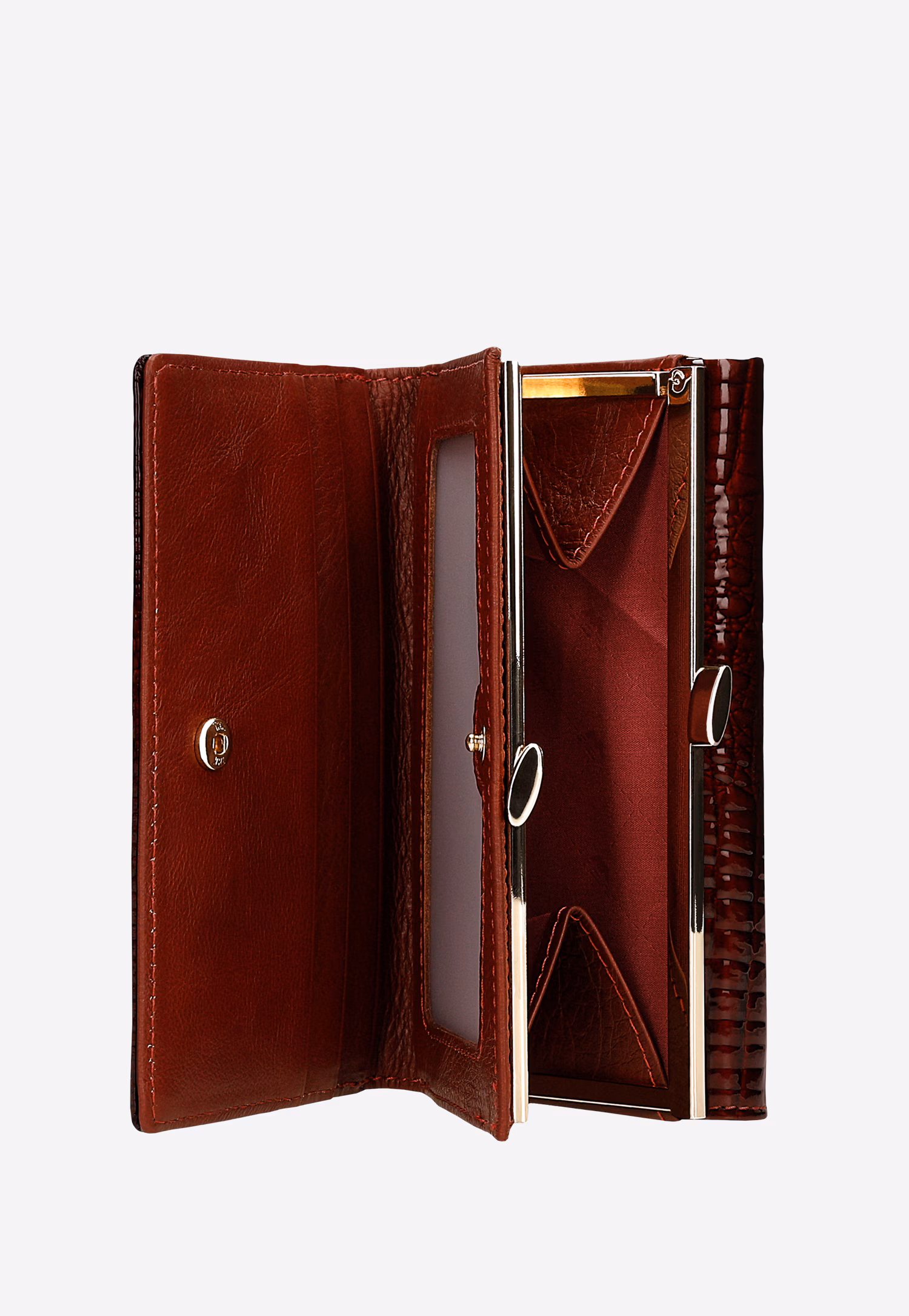 Beżowy lakierowany portfel damski zapinany na zatrzask