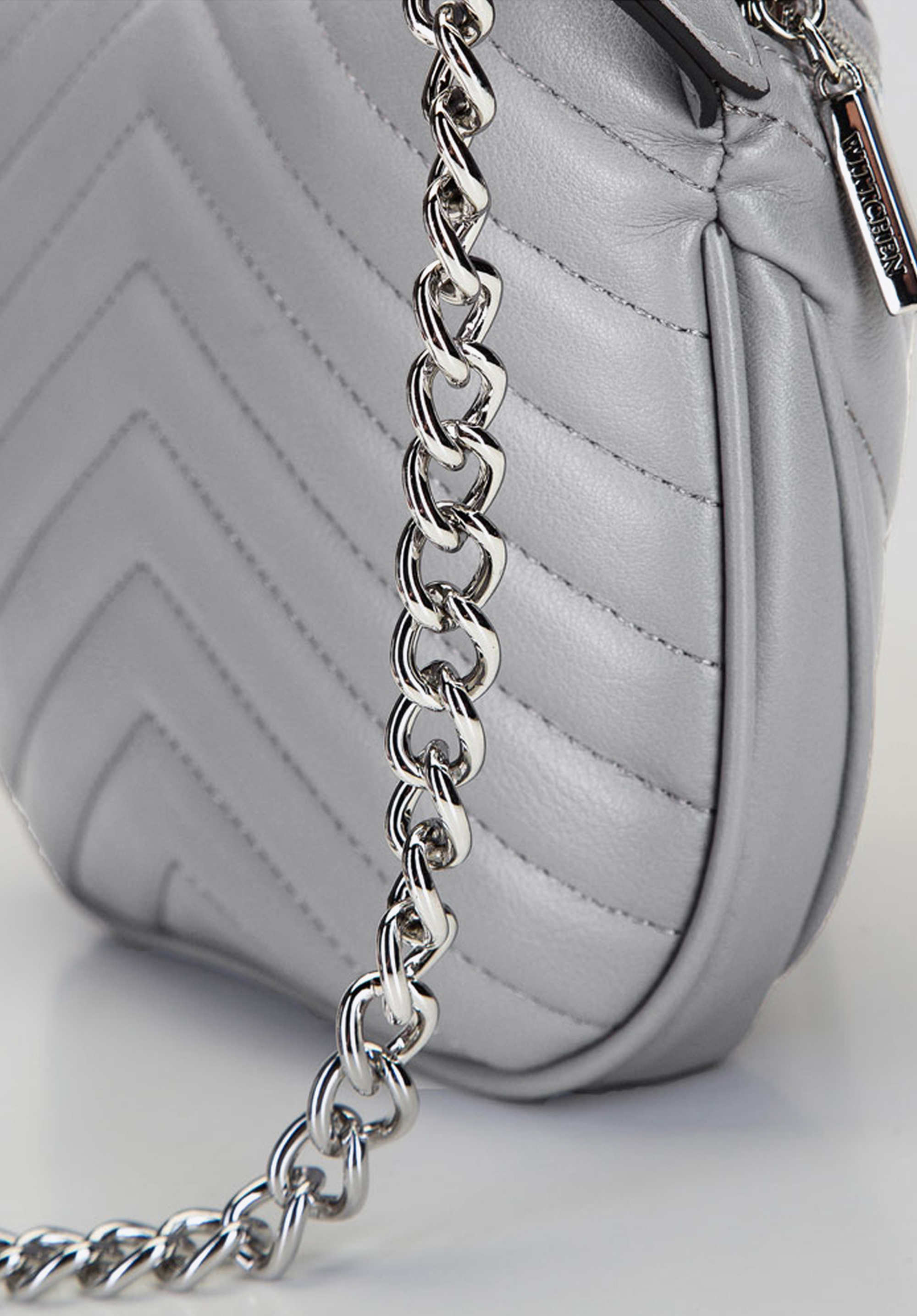 Damska torebka nerka skórzana z ukośnym pikowaniem