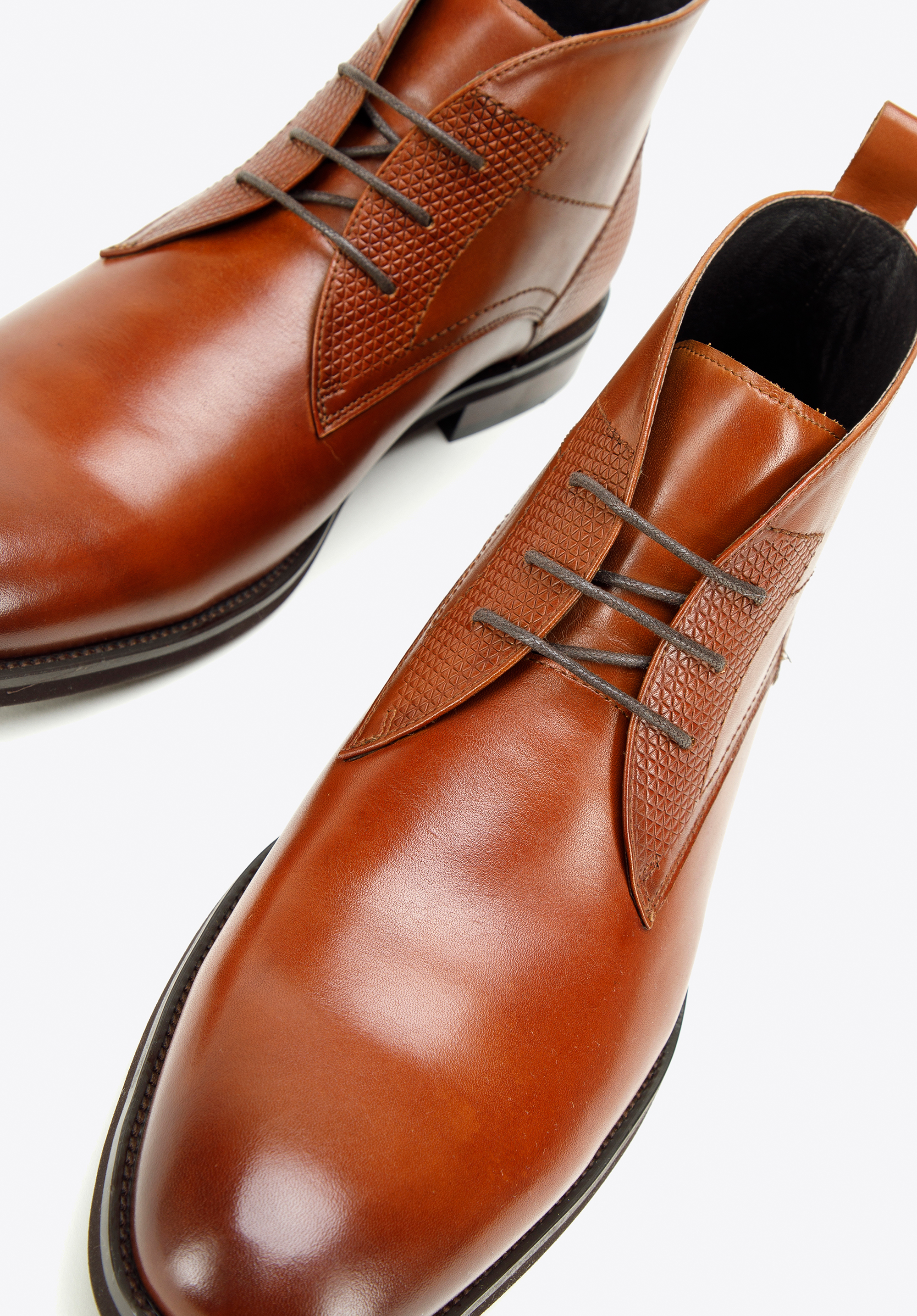 Męskie trzewiki skórzane ze wstawkami w geometryczny wzór