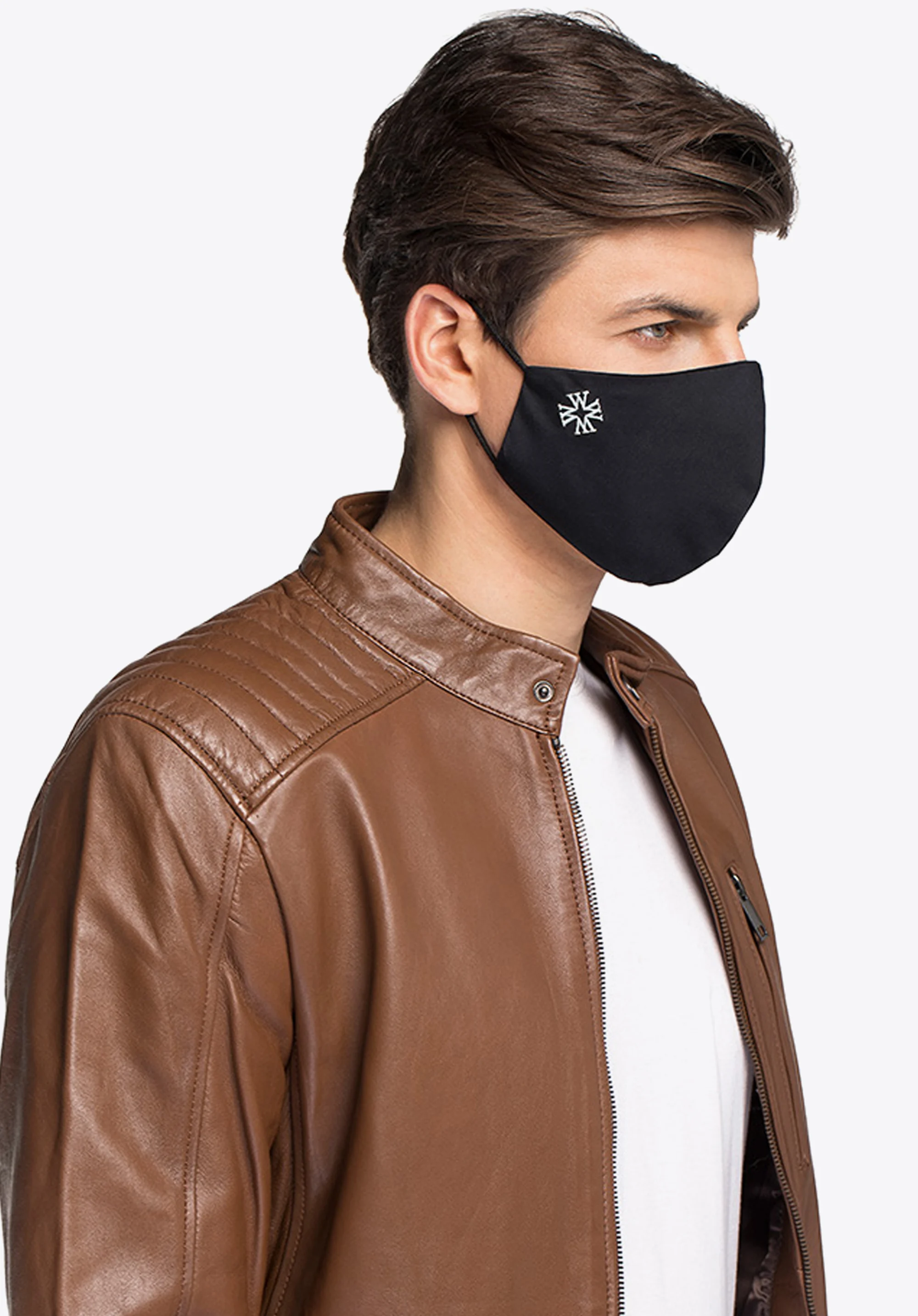 Maseczka bawełniana profilowana z białym monogramem