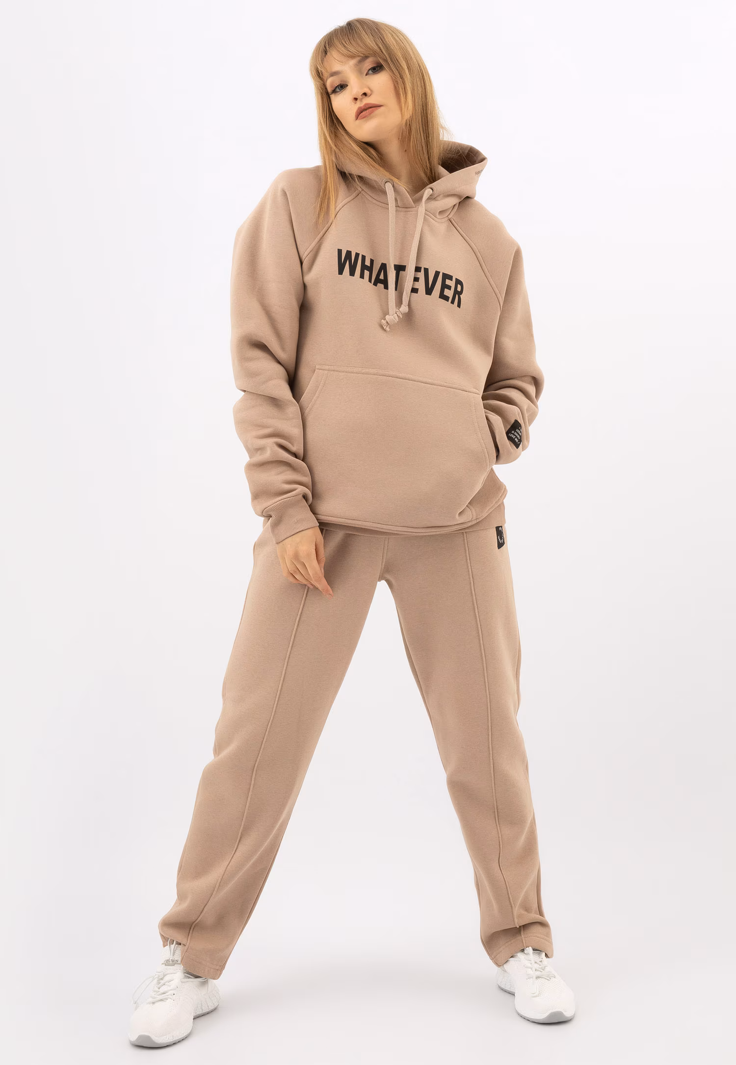 RELAKS czerwone spodnie dresowe o prostym kroju