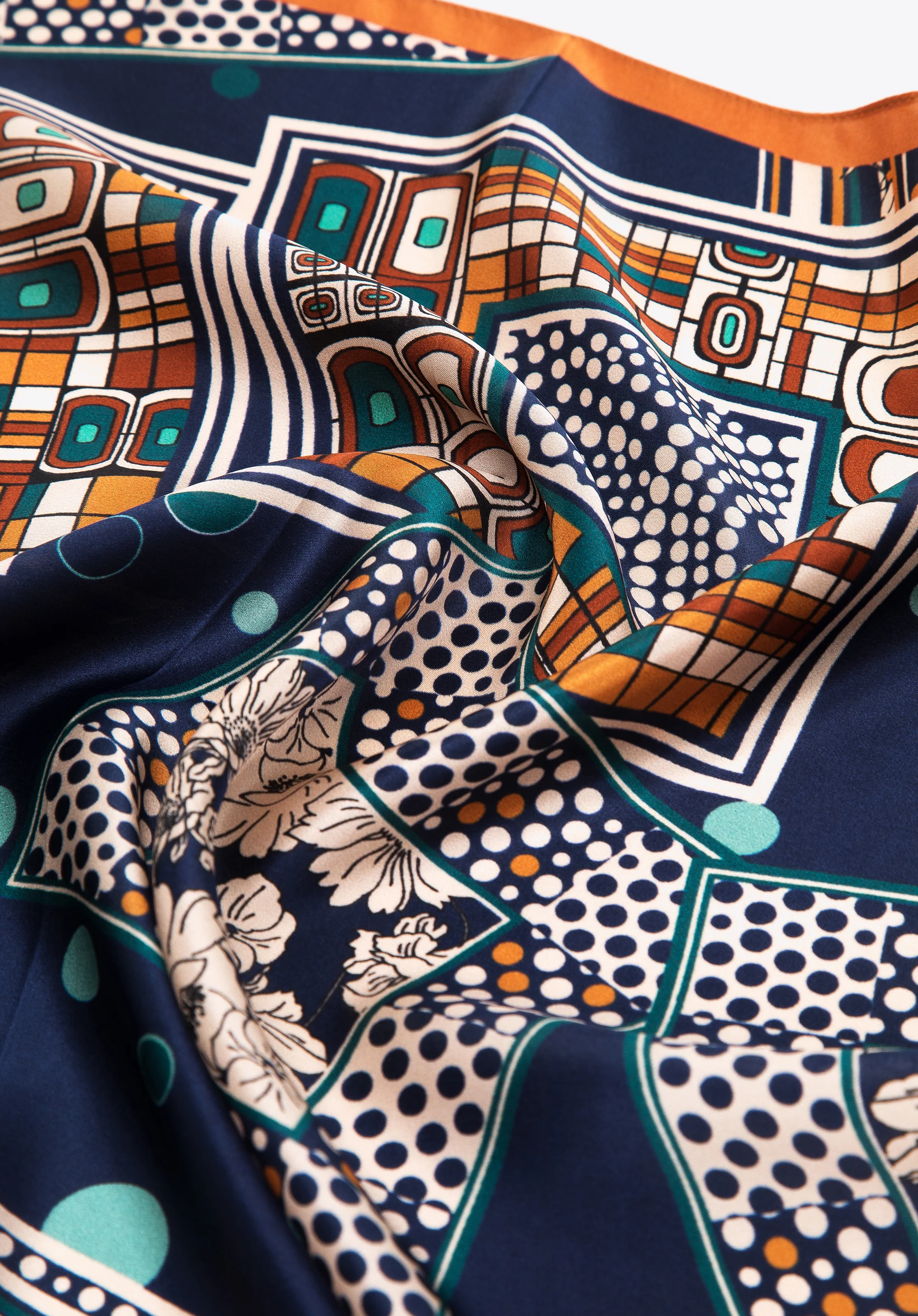 Damska chusta jedwabna we wzory duża