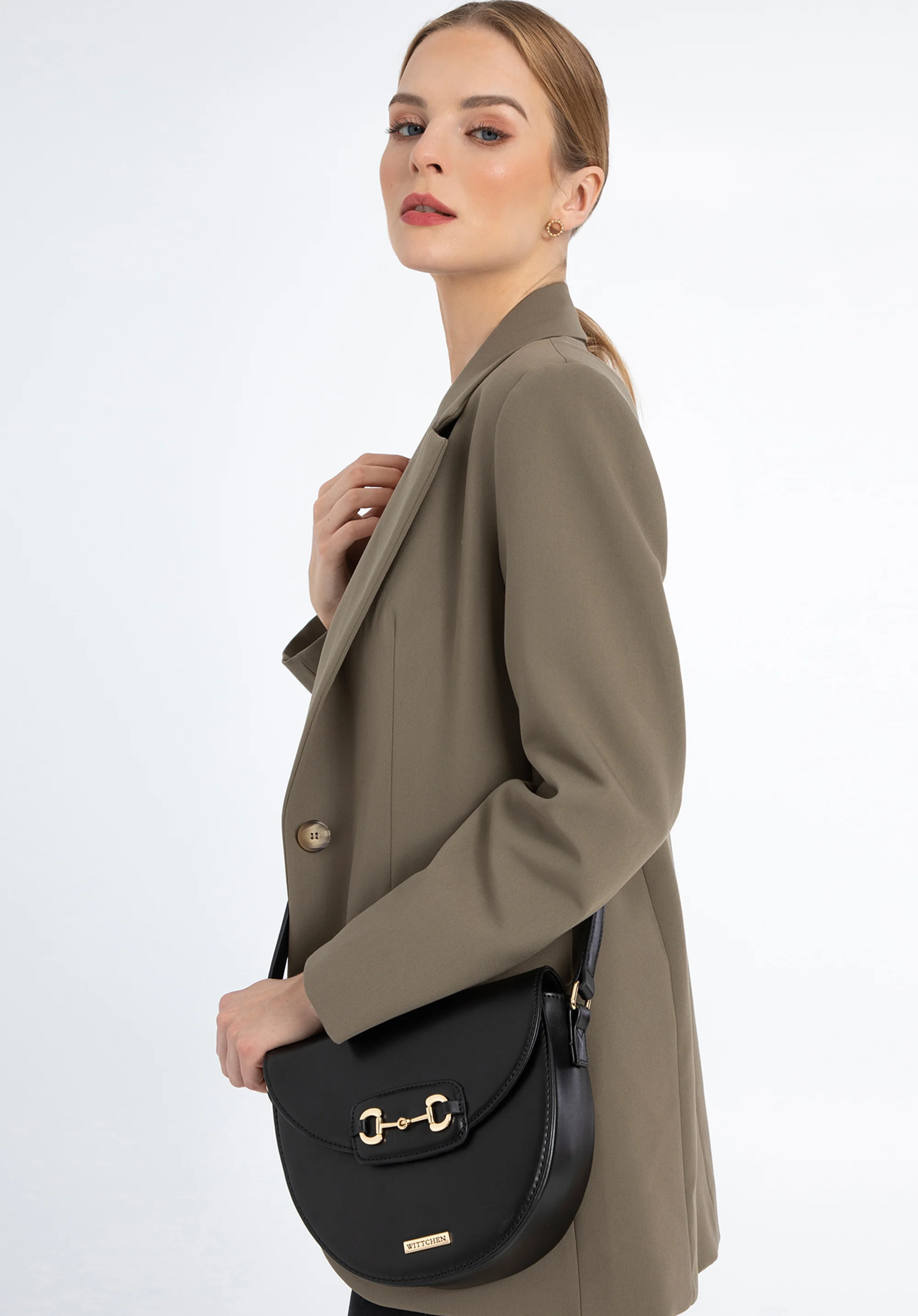 Damska listonoszka z ekoskóry saffiano z ozdobnym paskiem