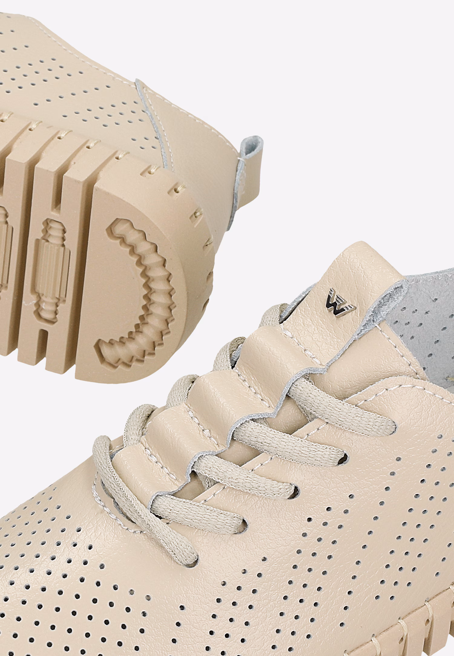 Białe trampki damskie z perforowanej skóry licowej