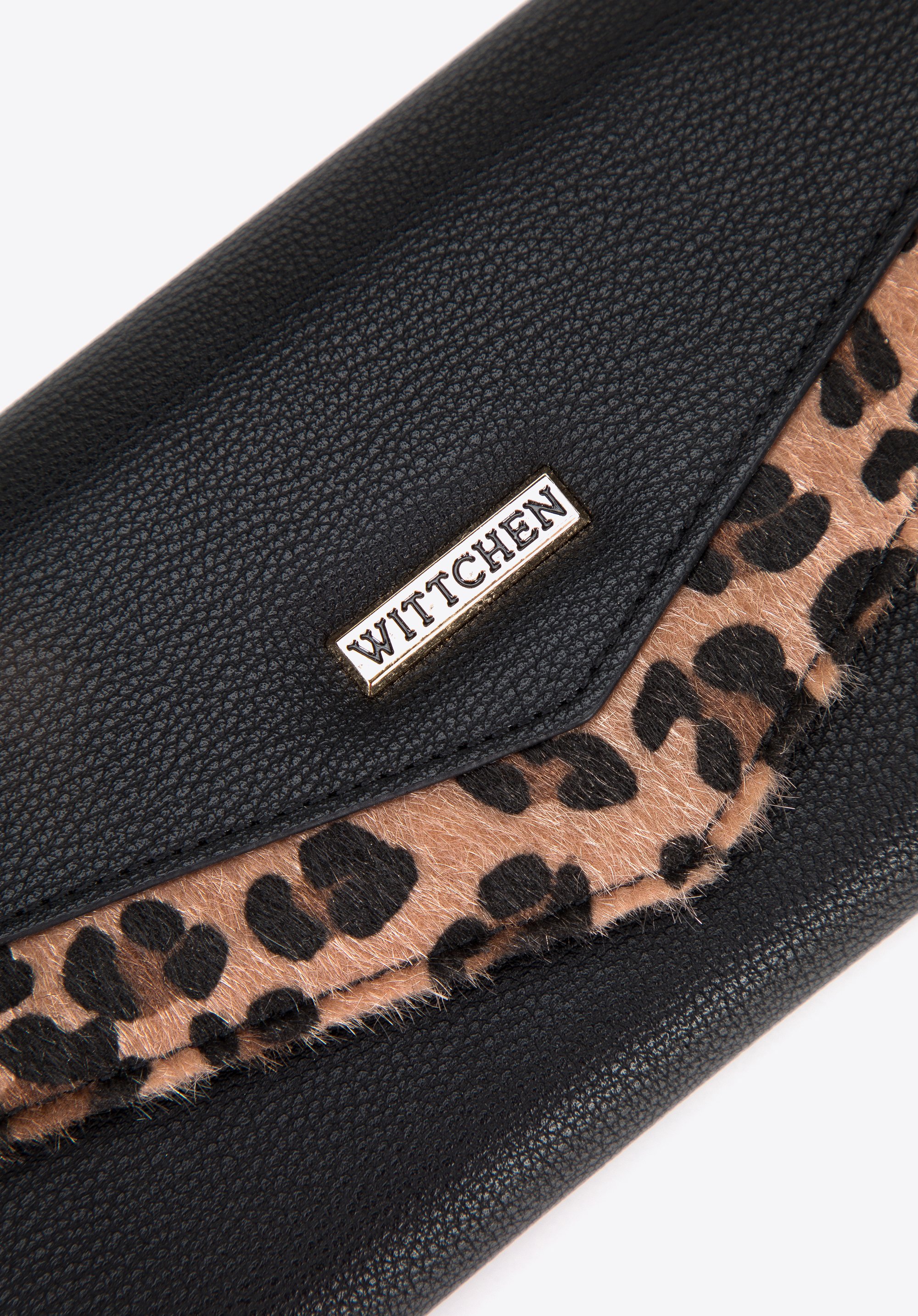 Damski portfel z ekoskóry z trójkątną klapą