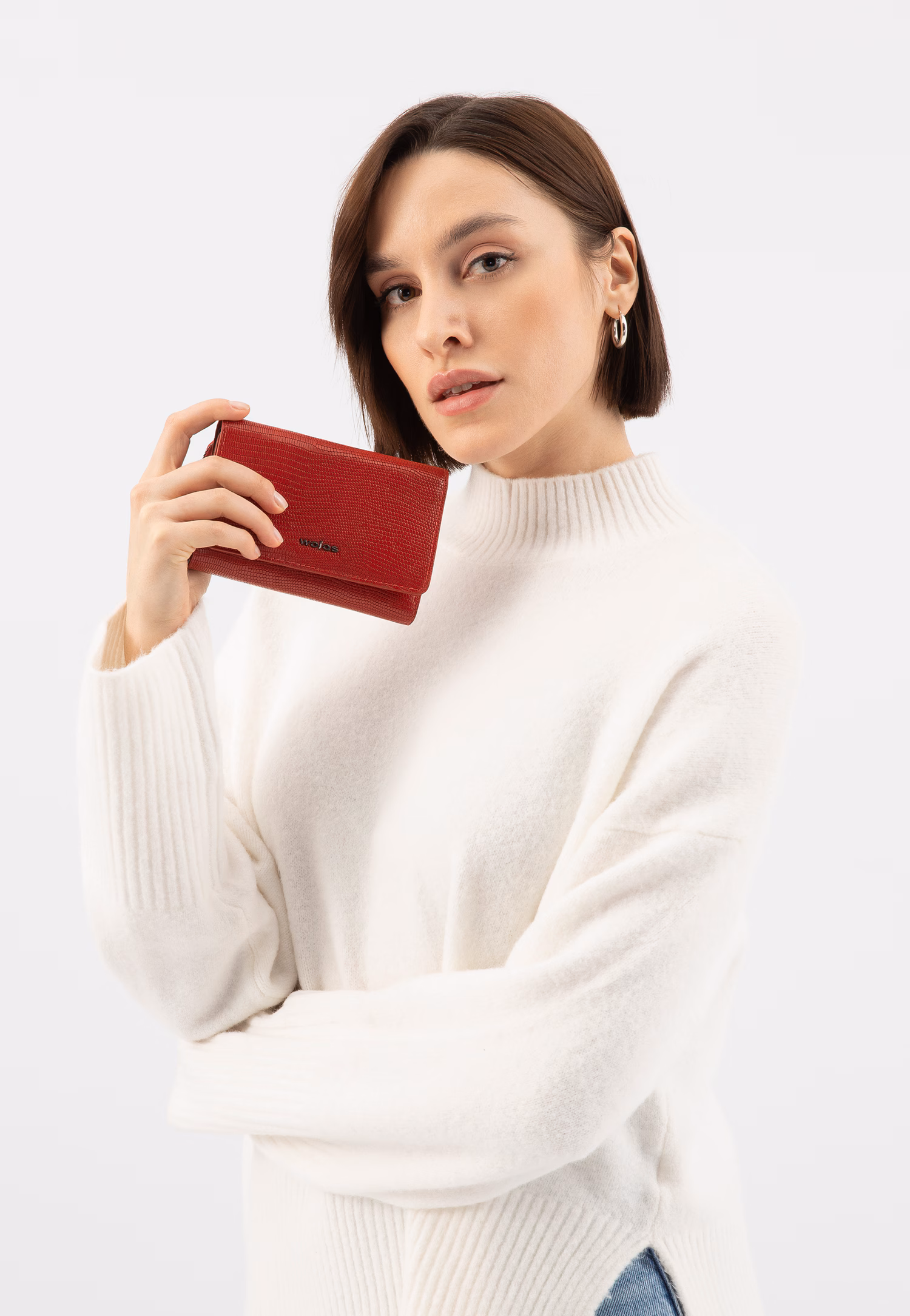 Czarny skórzany portfel damski z tłoczeniem