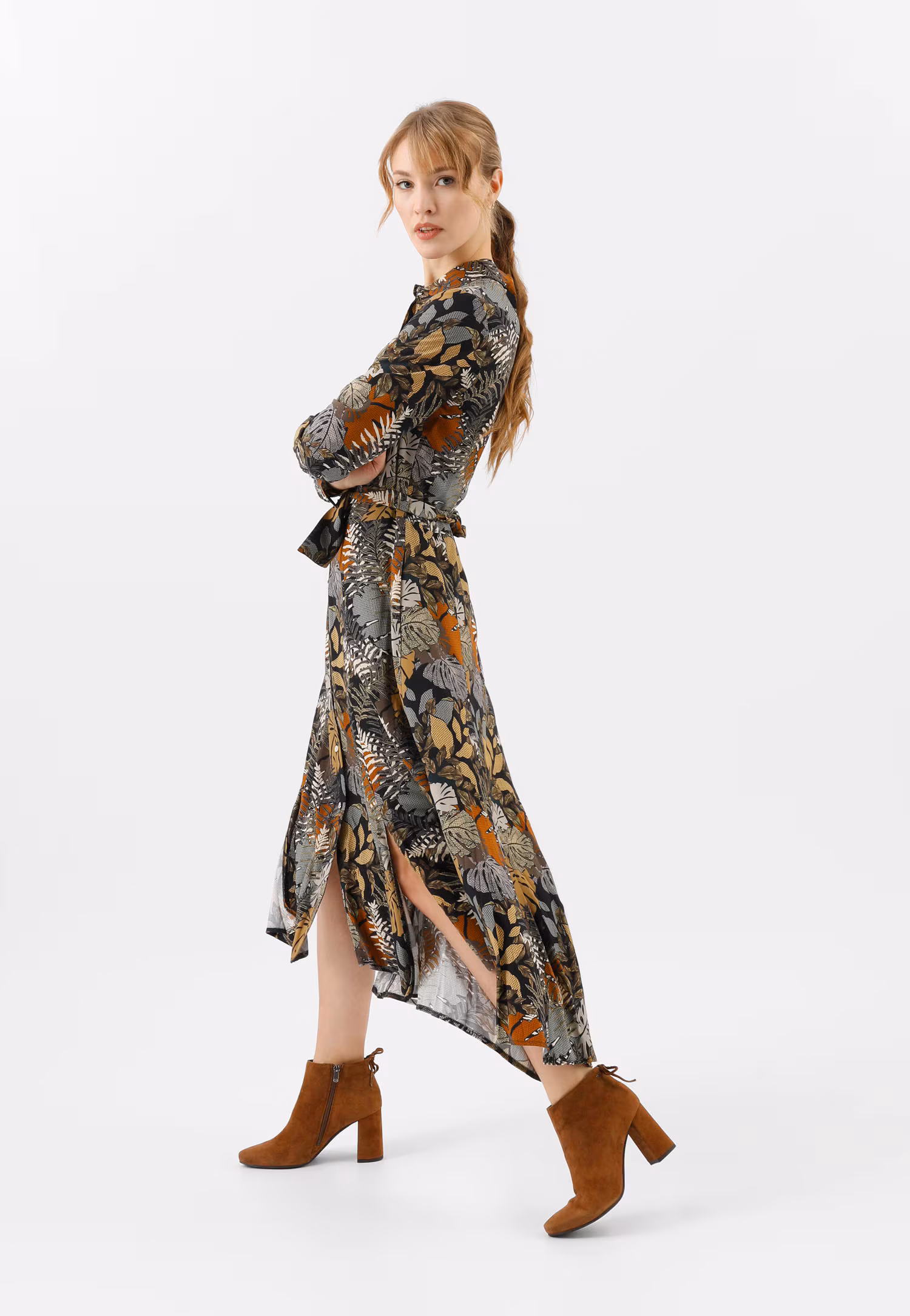 Jasnobrązowe welurowe botki damskie na słupku