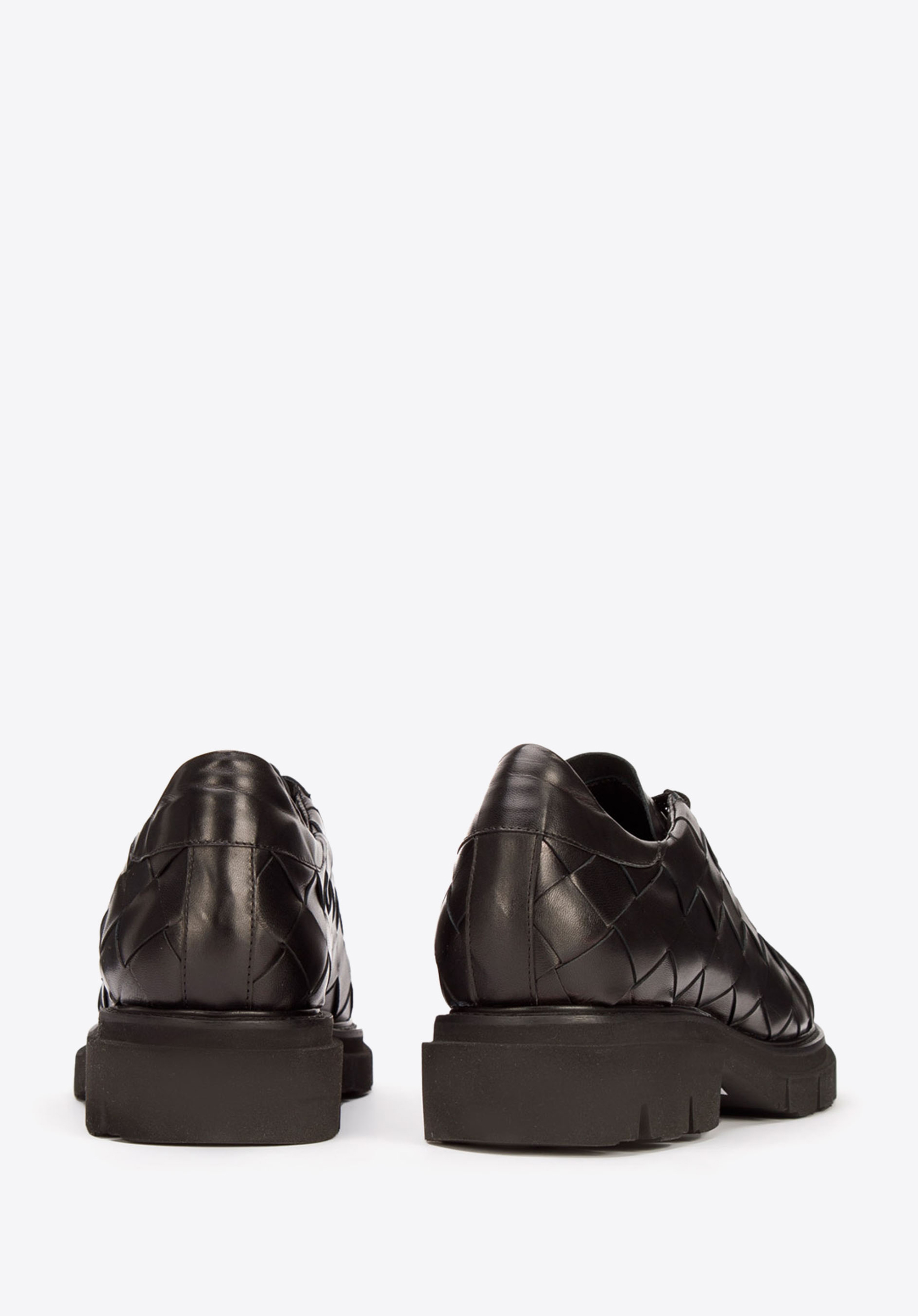 Damskie sneakersy w ozdobną plecionkę