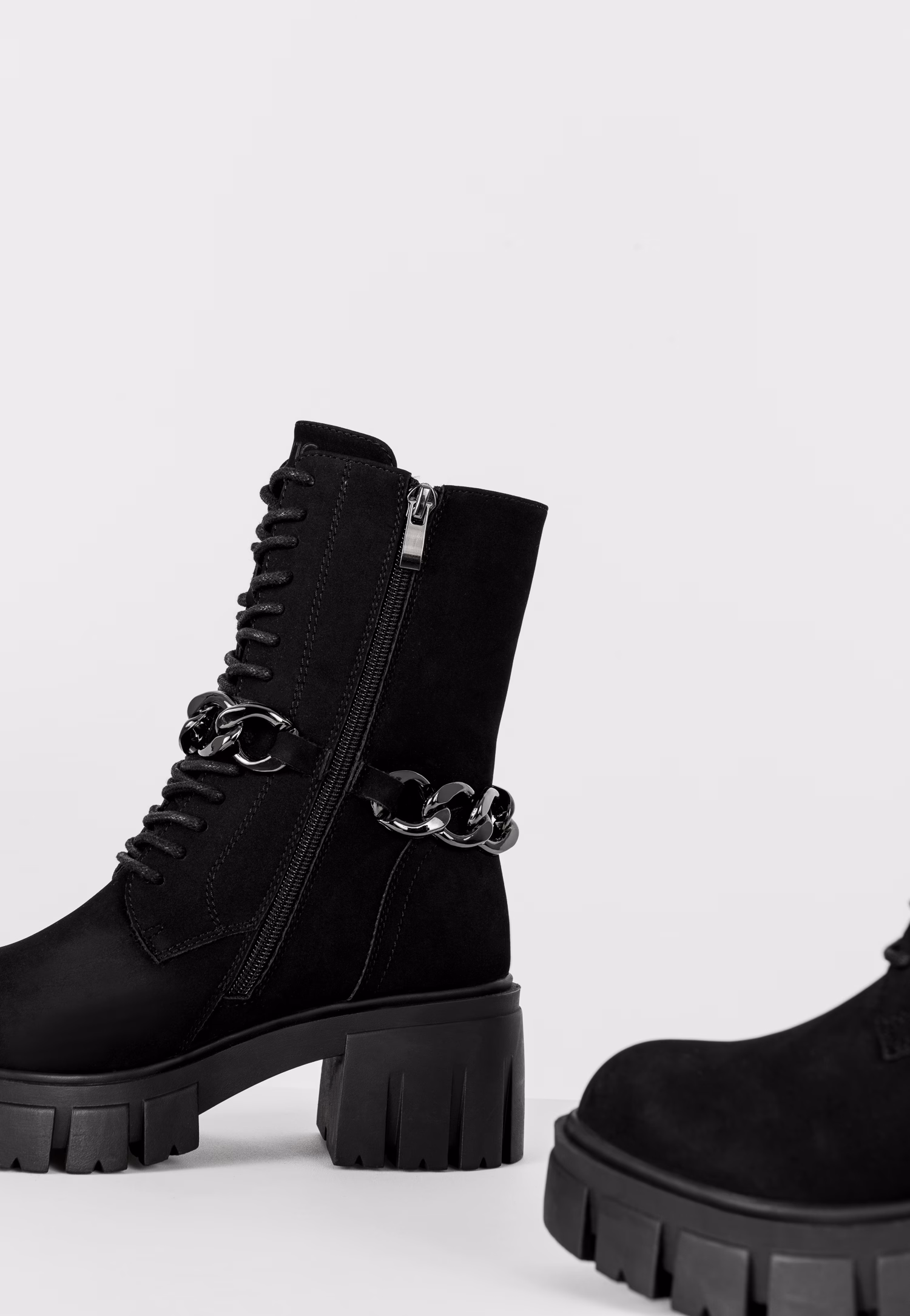 WJS czarne trzewiki damskie z ekoskóry z łańcuchem