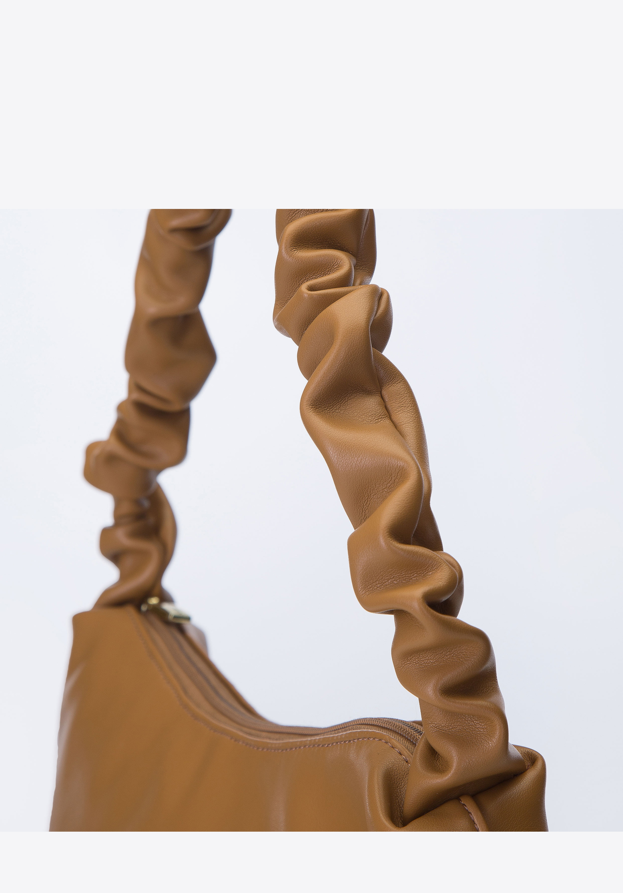 Torebka baguette z marszczonym uchem