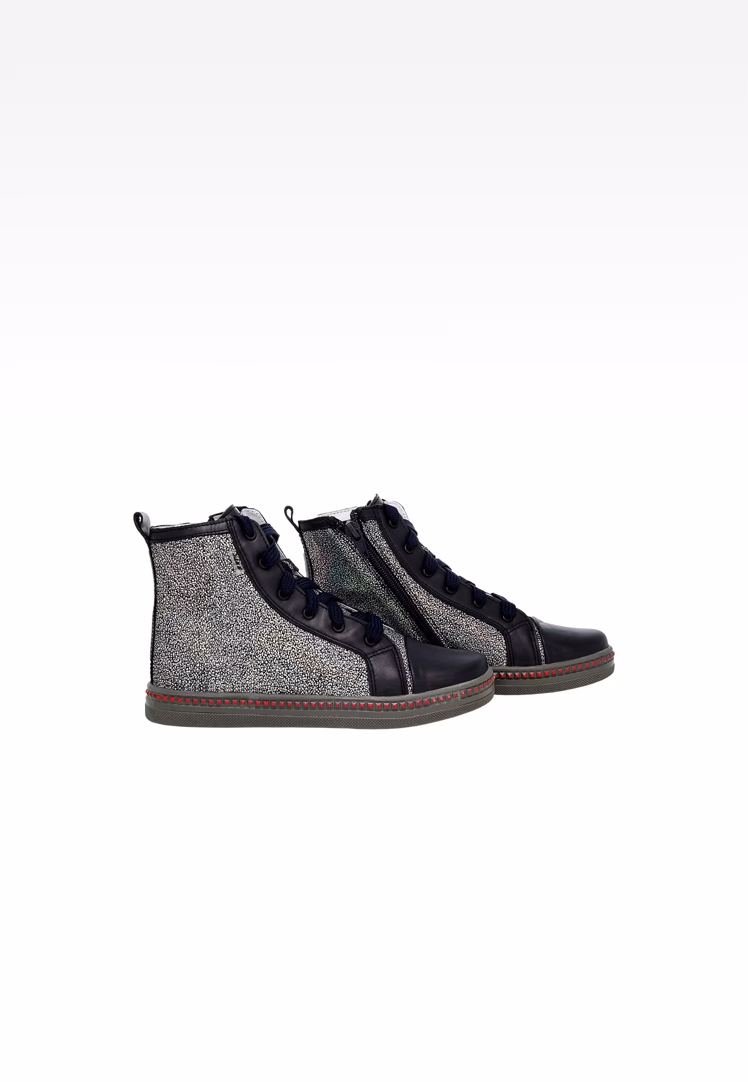 Szare trampki z elementami z lakierowanej skóry 14133-08