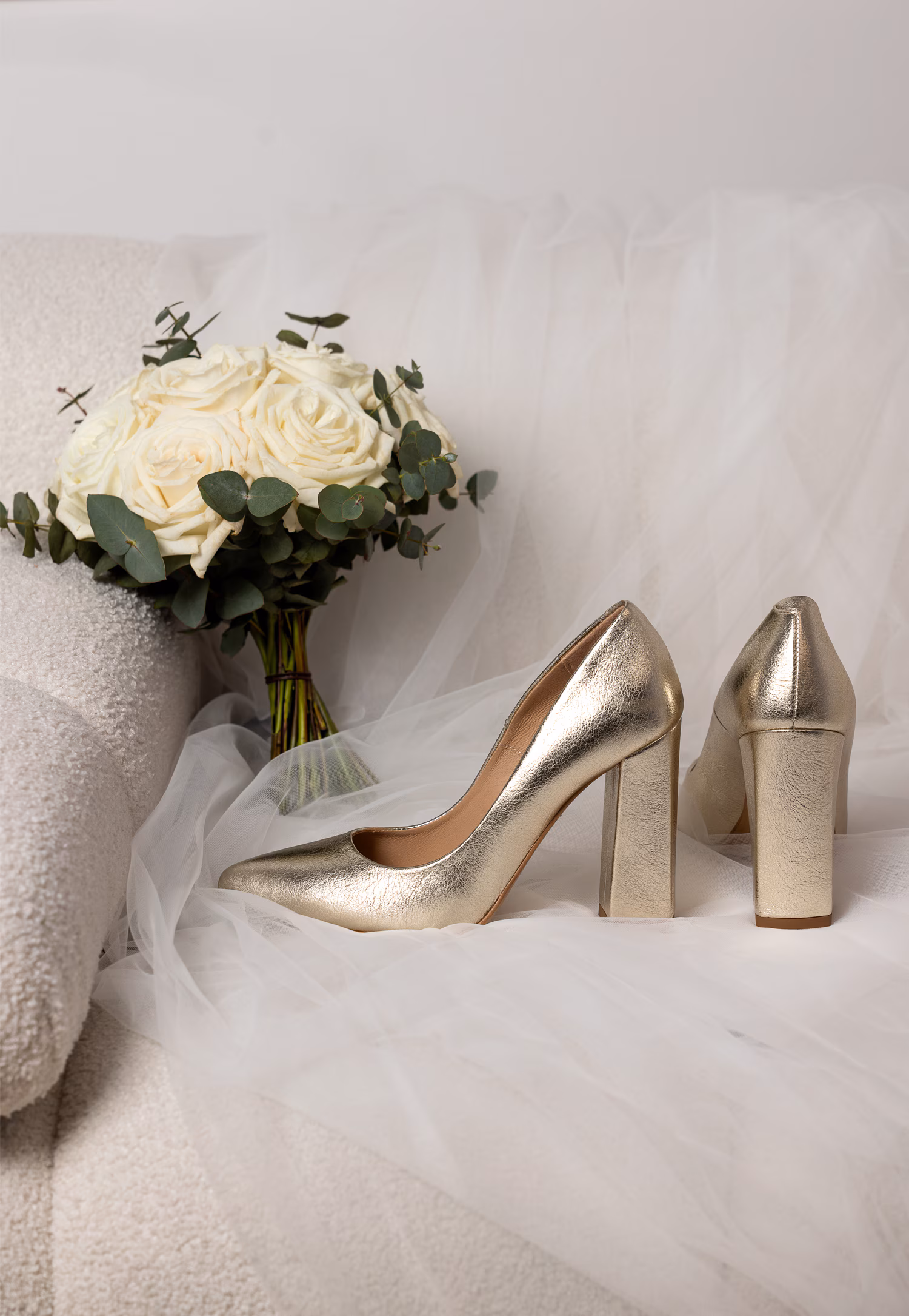 Czarne czółenka damskie na wysokim słupku