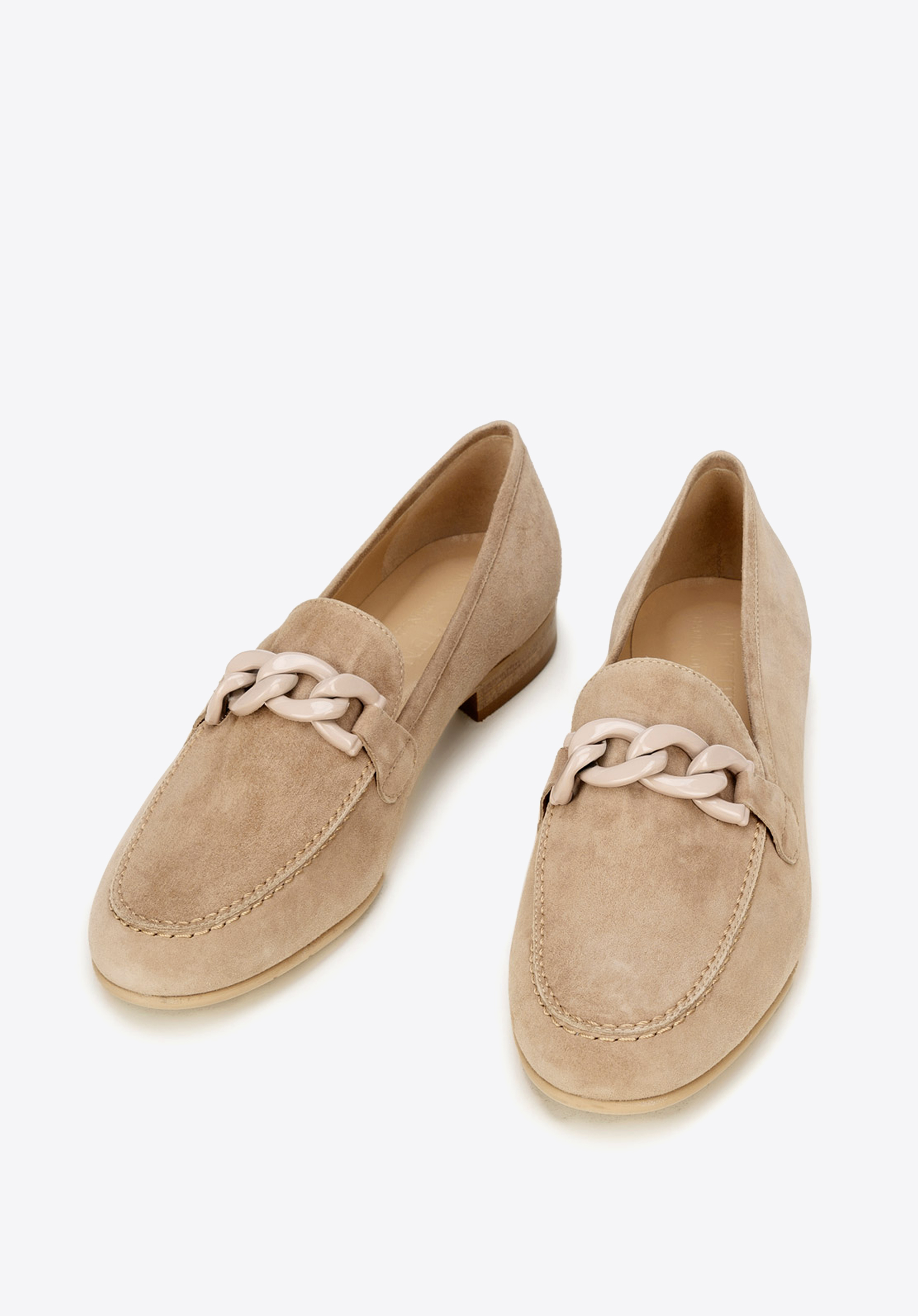 Damskie mokasyny zamszowe z łańcuchem