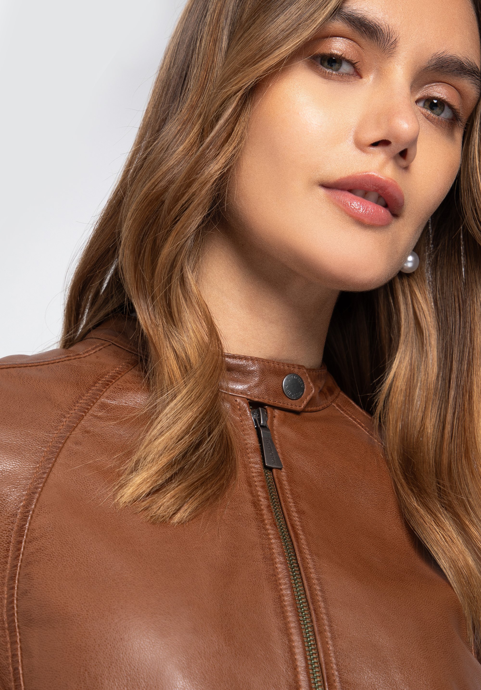 Damska kurtka skórzana klasyczna ze stójką