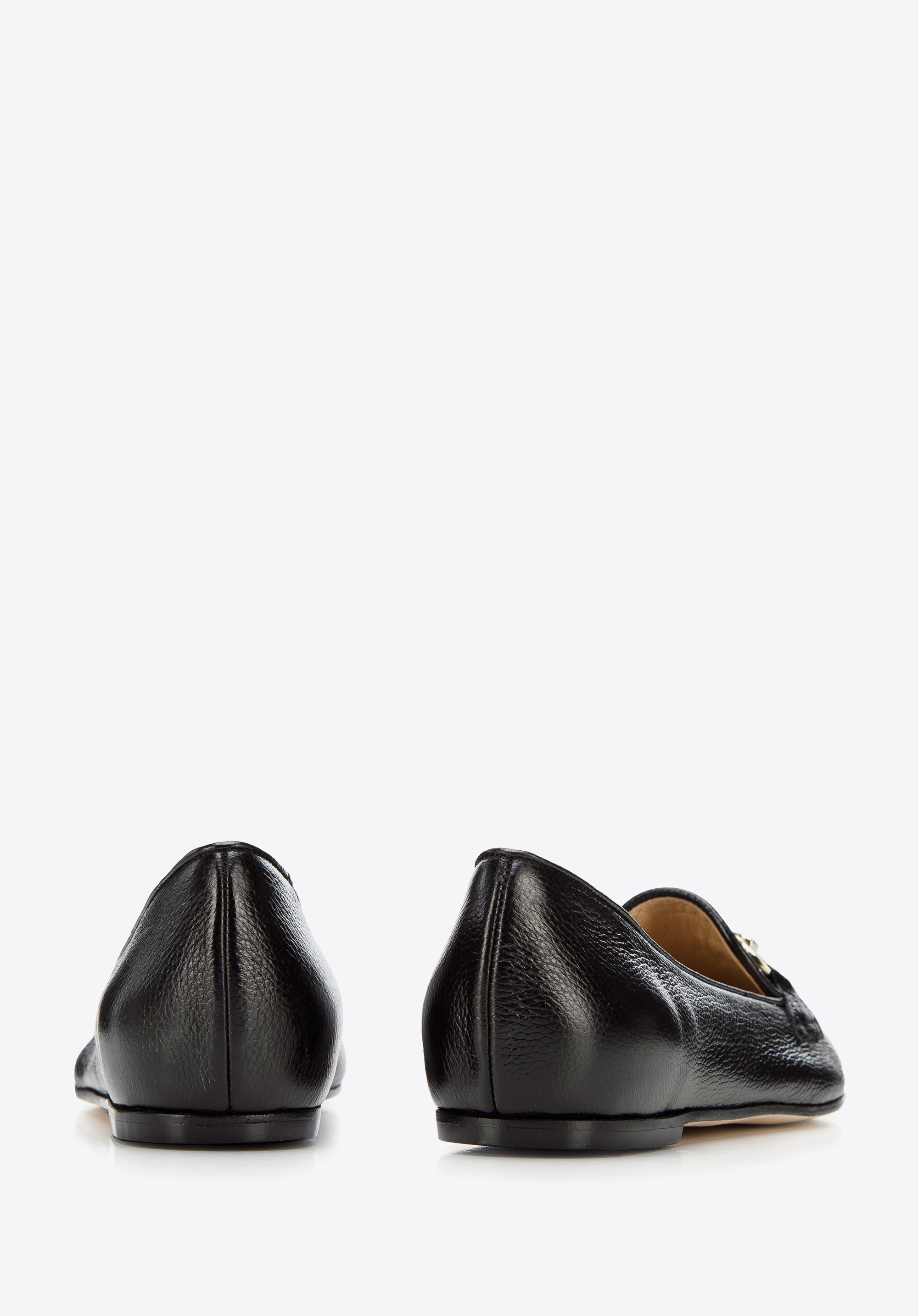 Damskie mokasyny skórzane z klamerką na płaskim obcasie