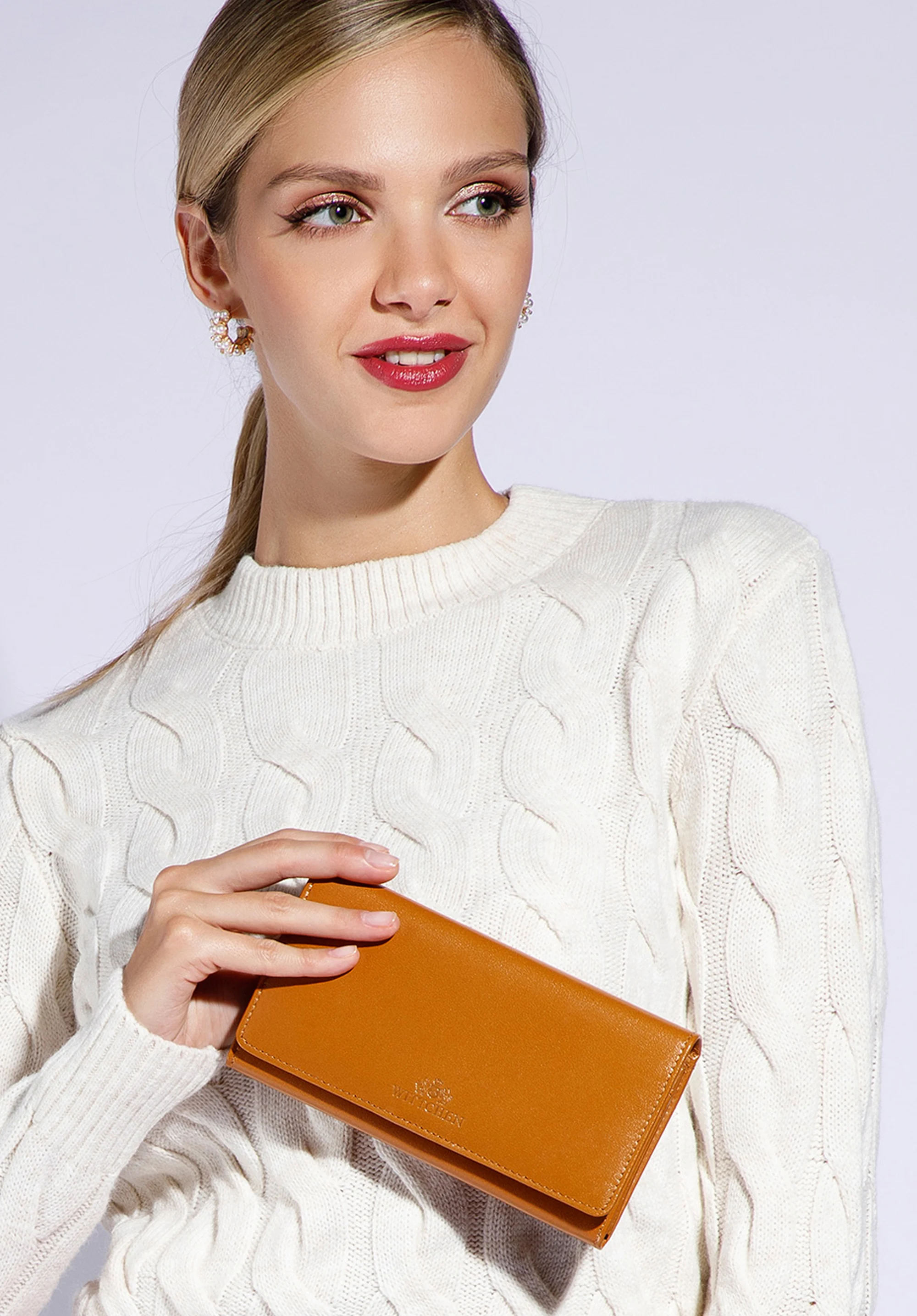 Damski portfel z gładkiej skóry poziomy