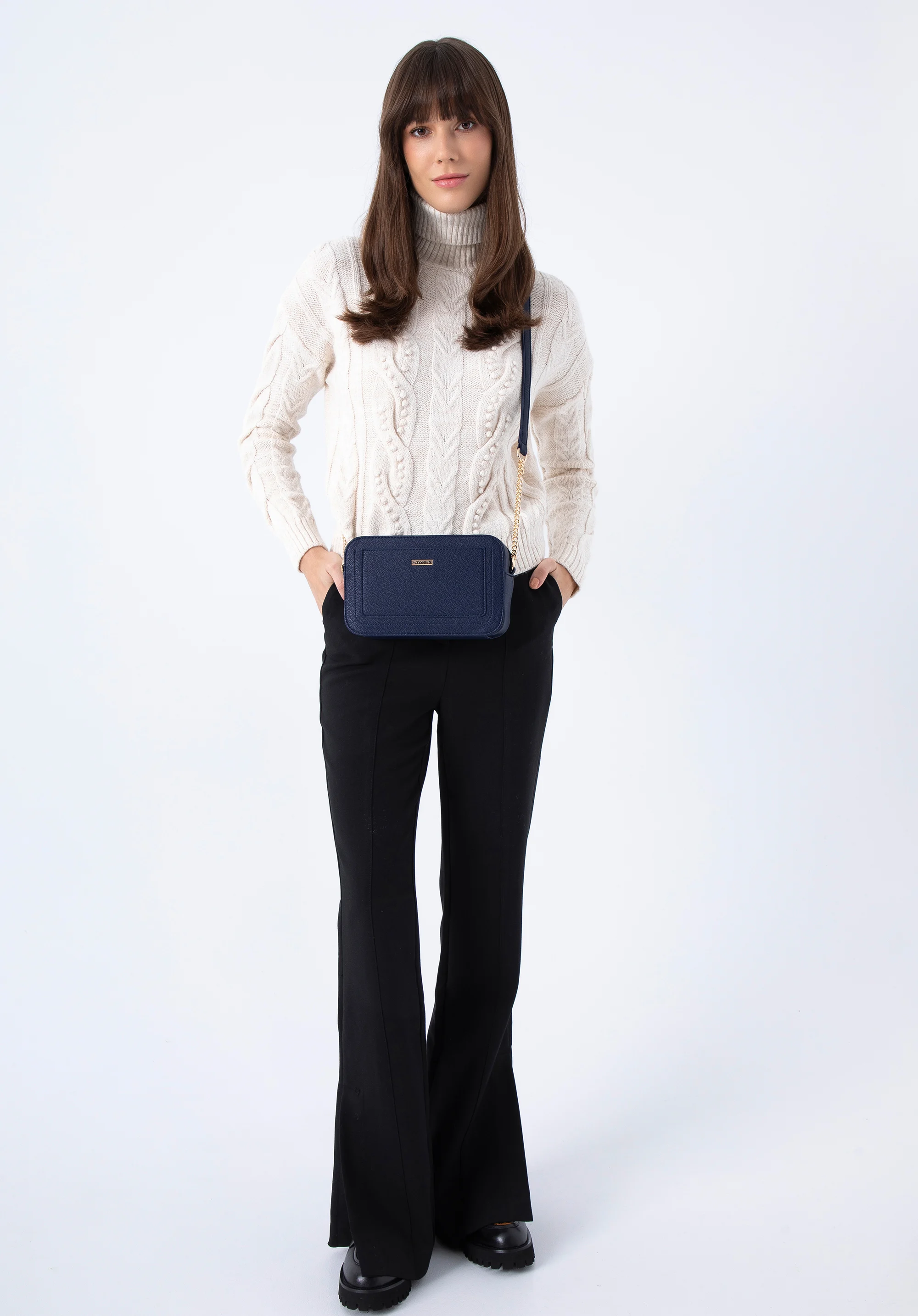 Damska listonoszka pudełkowa z obszytą kieszenią