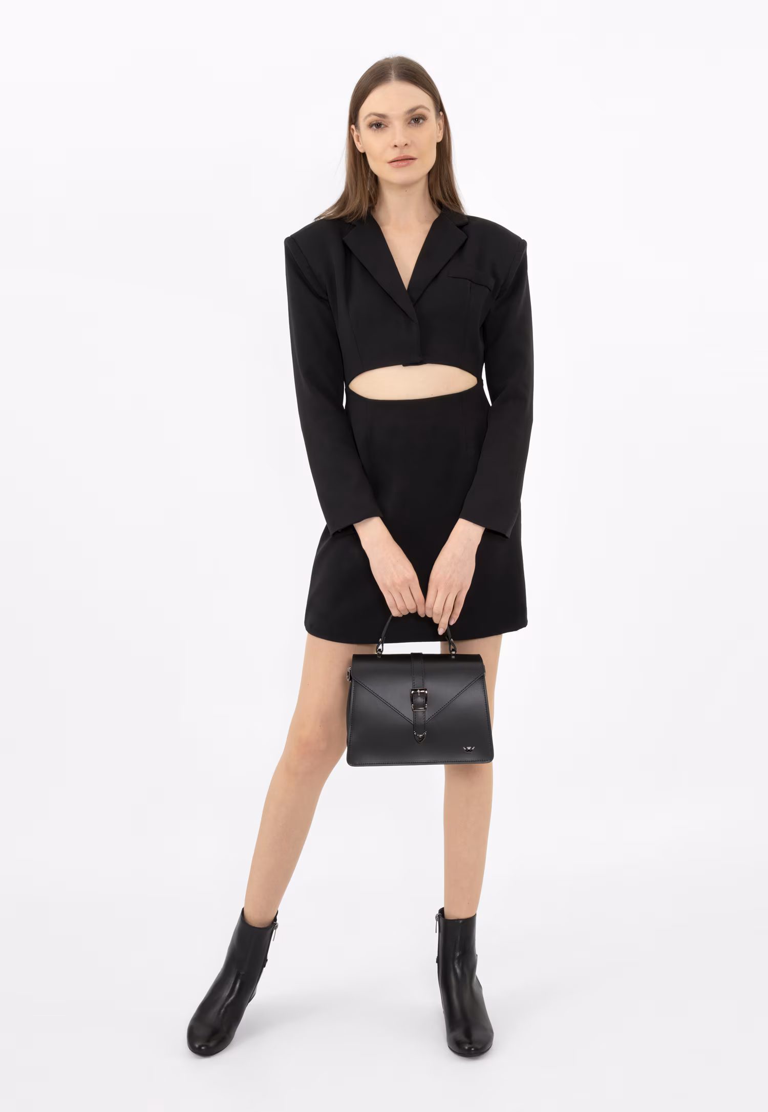 Czarna skórzana torebka damska typu kuferek