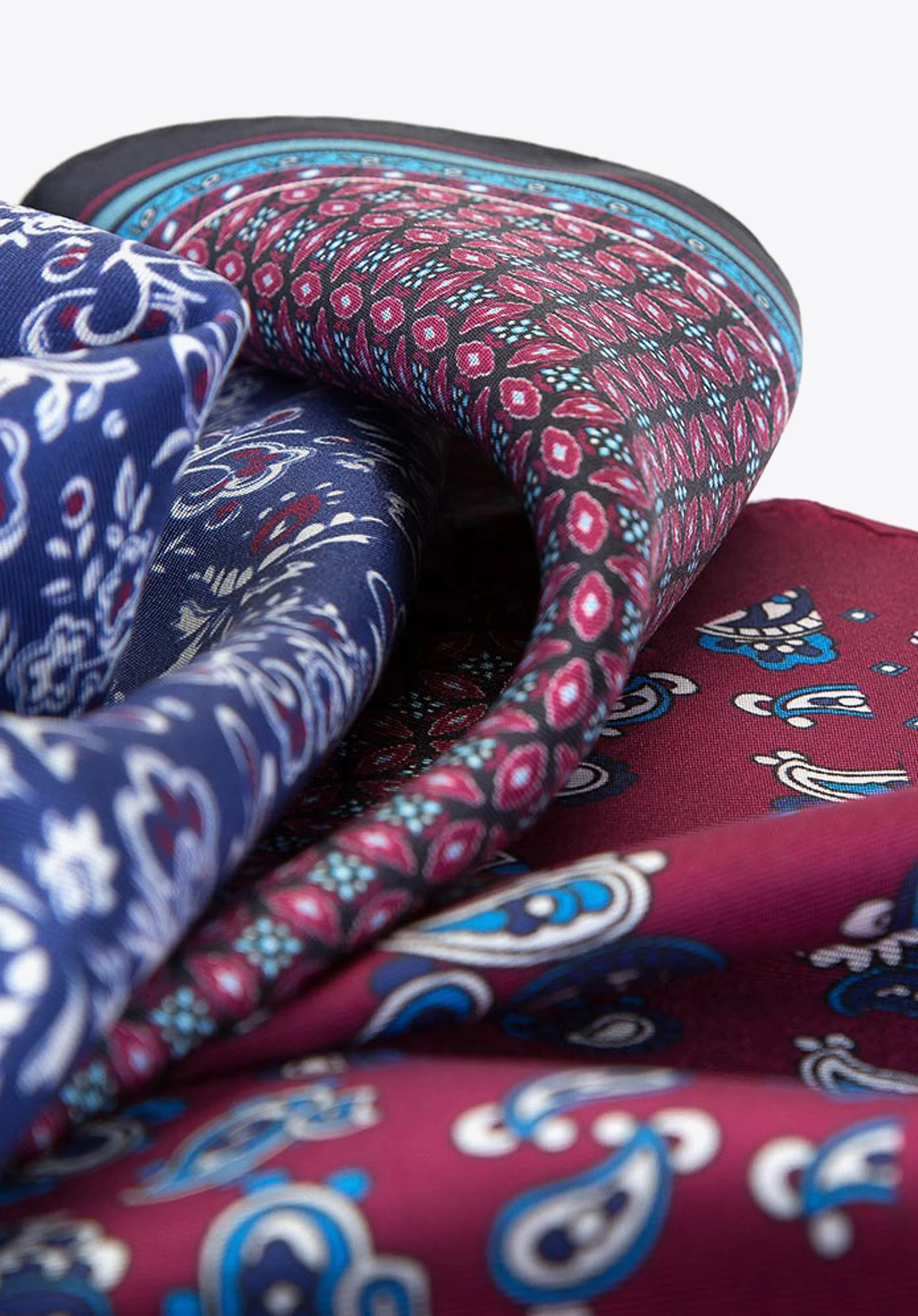 Zestaw trzech poszetek z jedwabiu