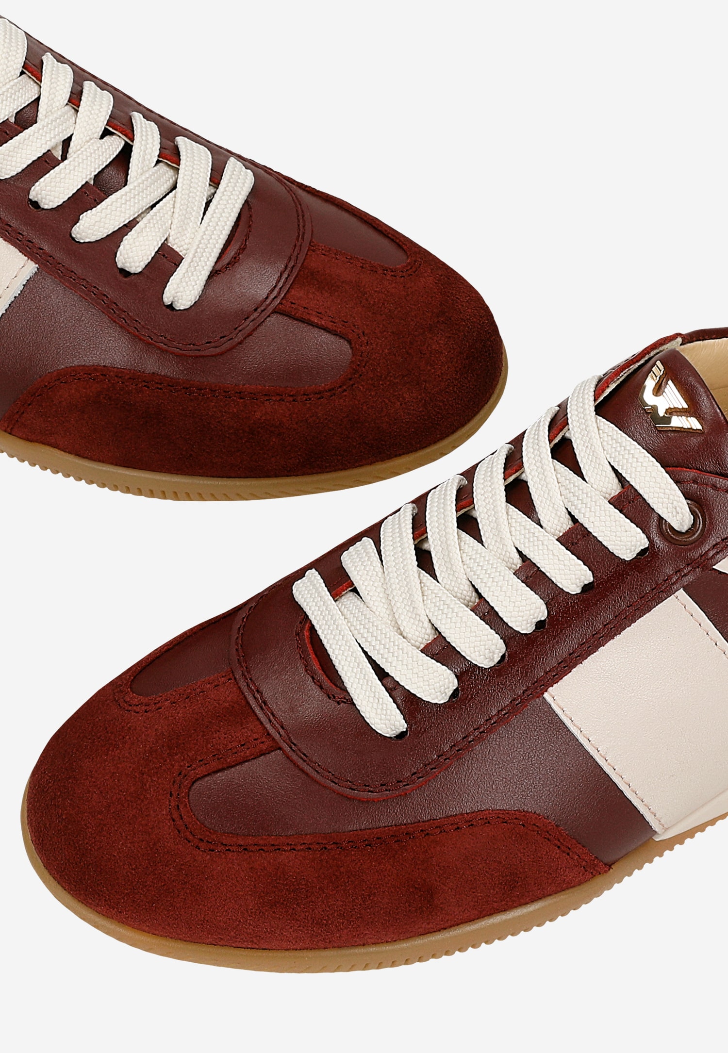 Bordowe trampki damskie z białymi wstawkami