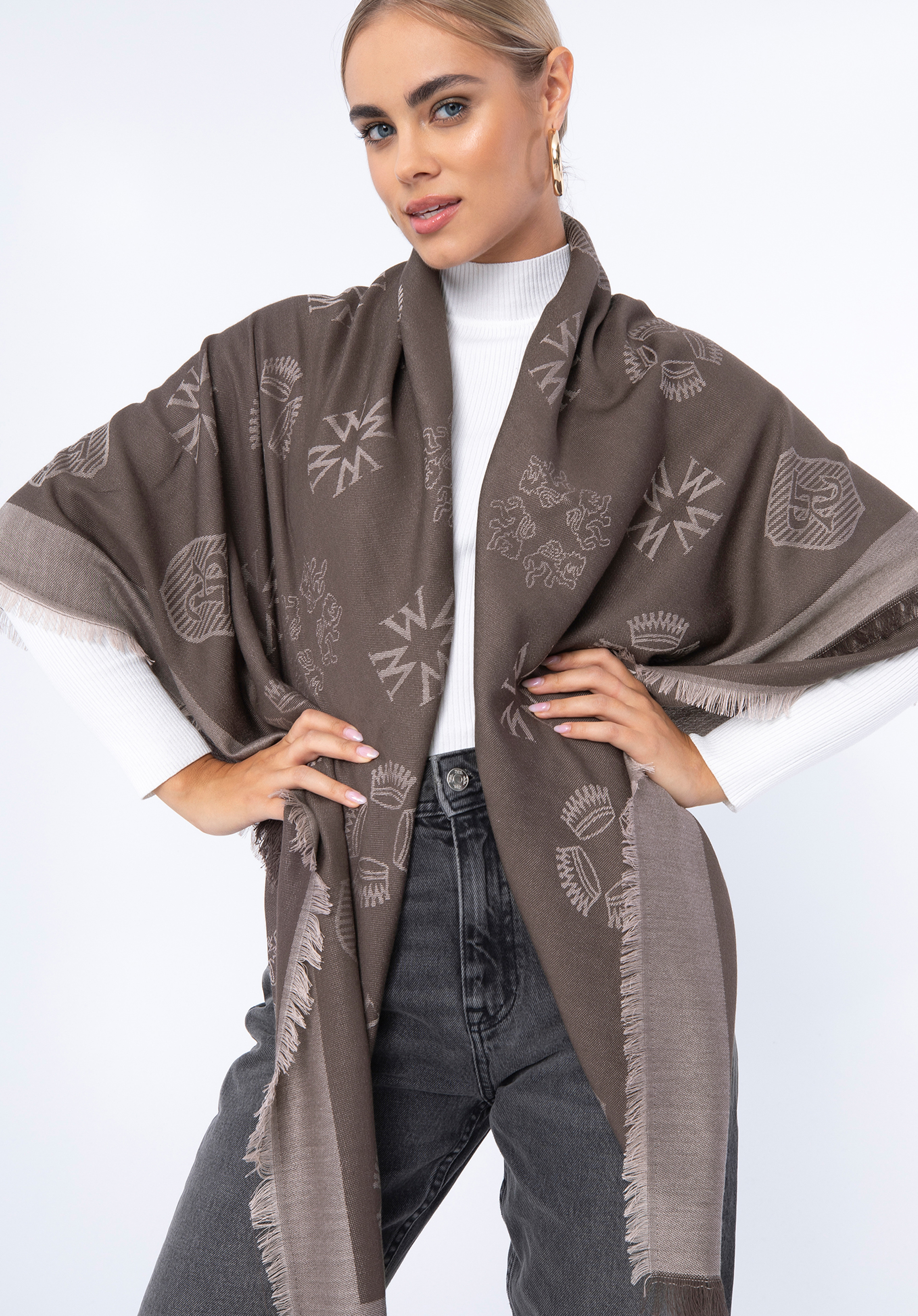 Damski szal z bambusem tkany w monogram