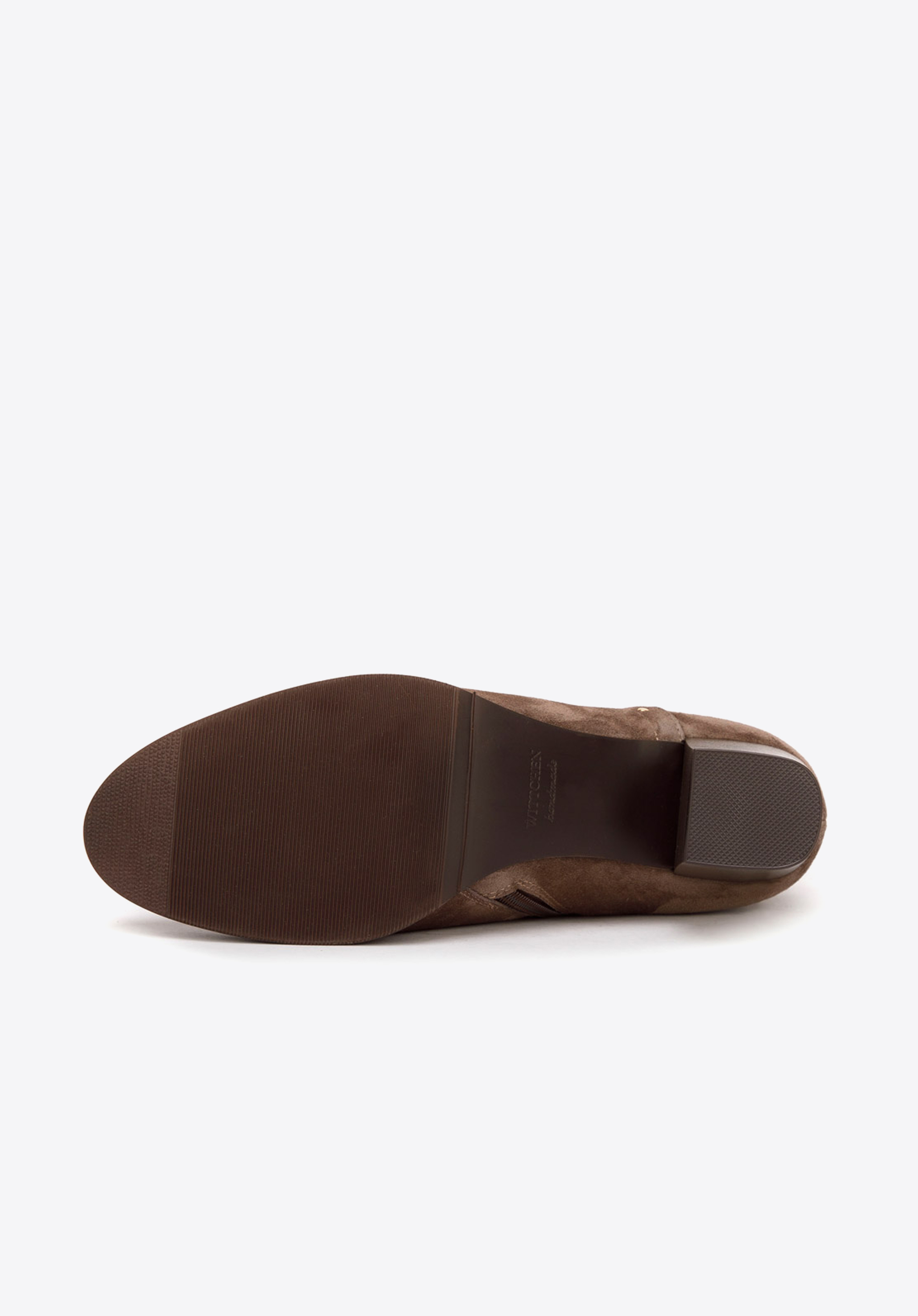 Botki zamszowe na słupku z nitami