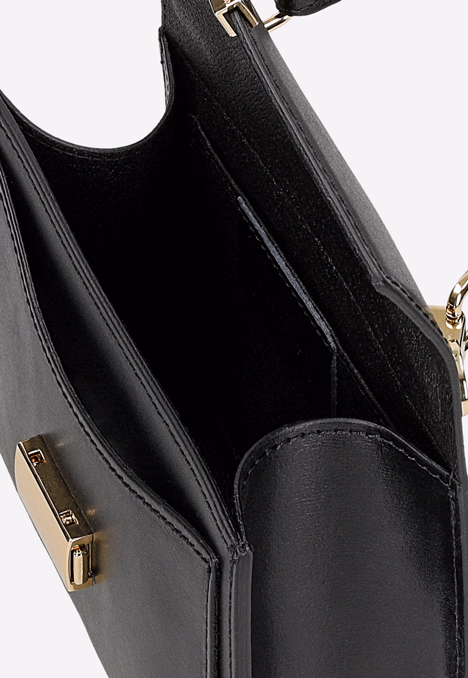 Czarna torebka damska z gładkiej skóry licowej