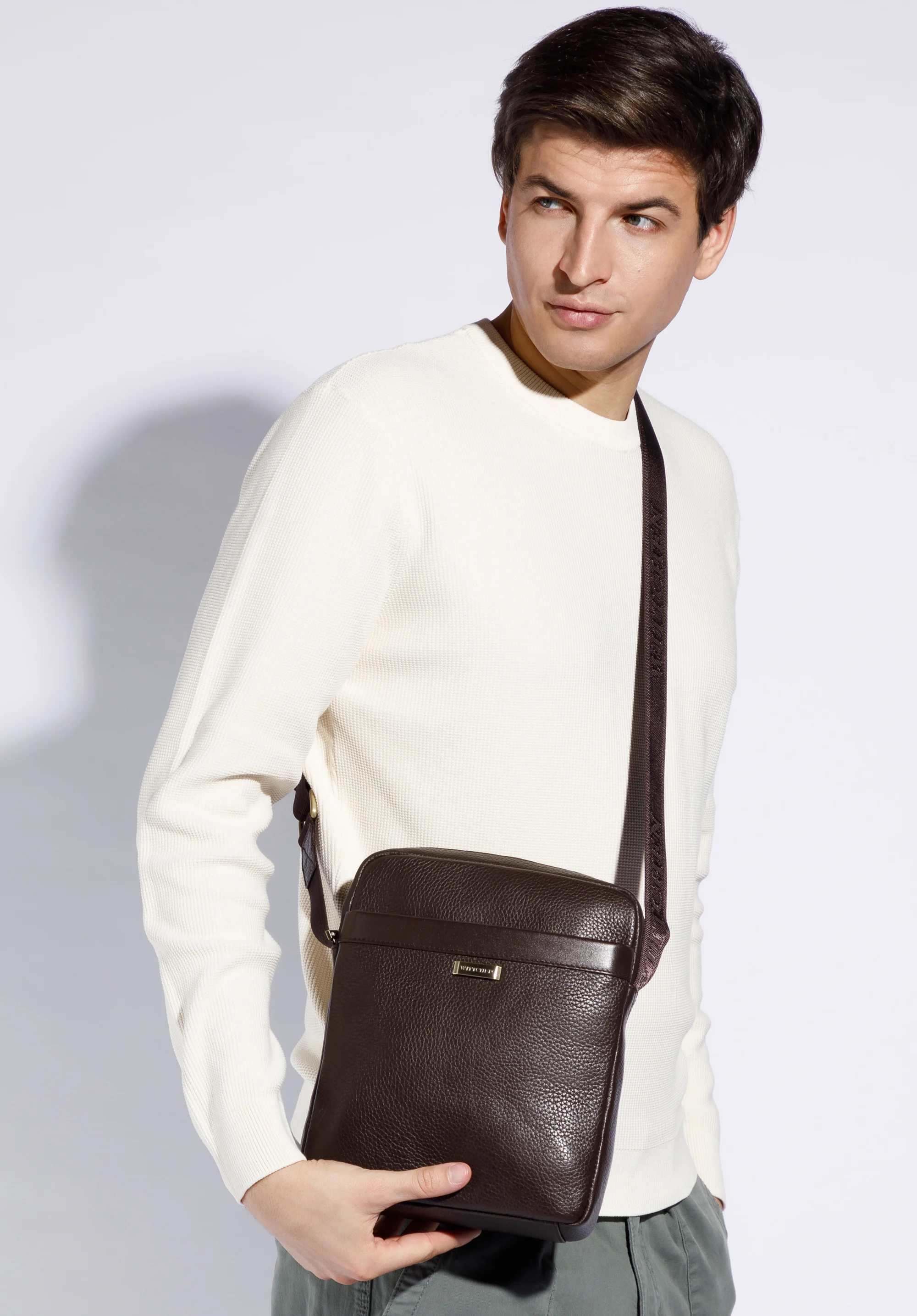 Męska listonoszka skórzana z matowym obszyciem