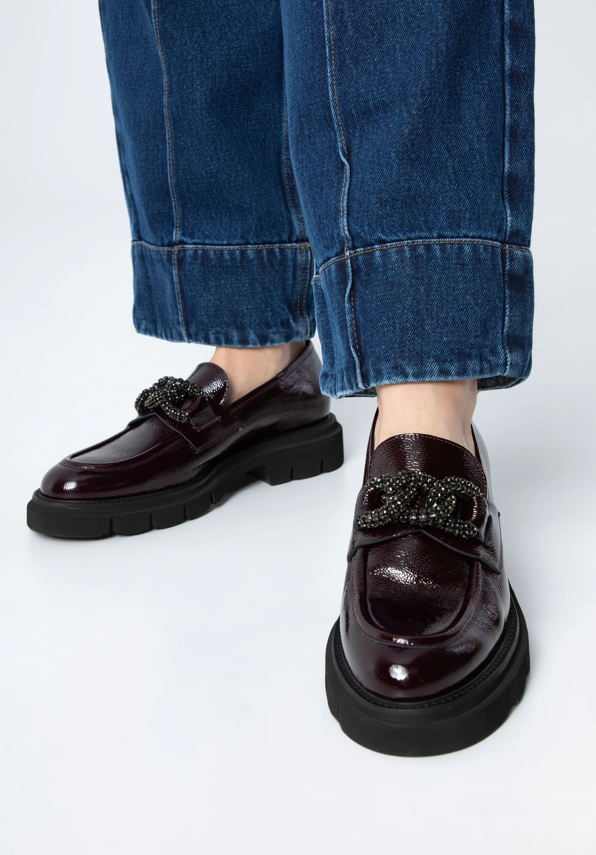 Damskie mokasyny skórzane z łańcuchem z kryształków