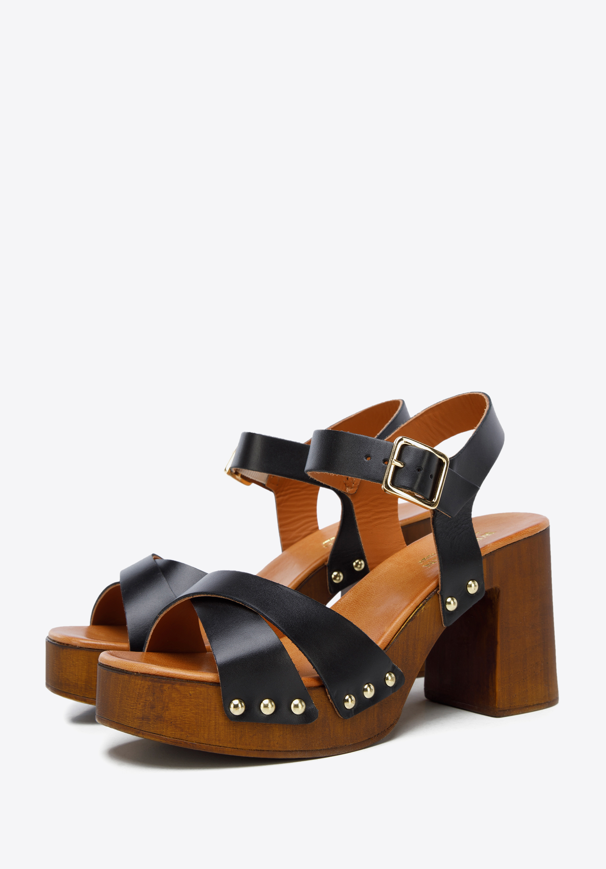 Damskie sandały skórzane z paskami na krzyż