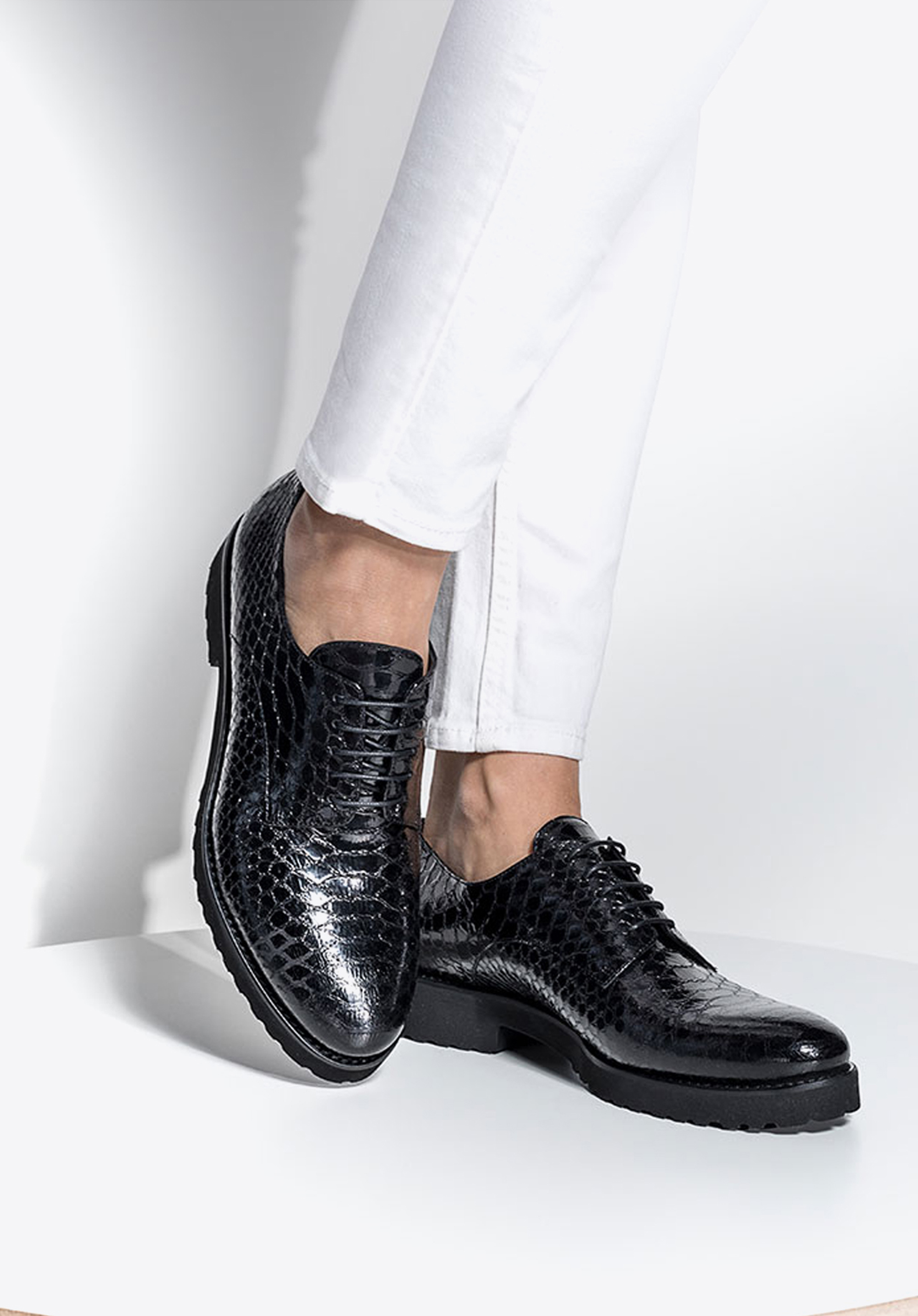 Damskie półbuty lakierowane ze skóry lizard