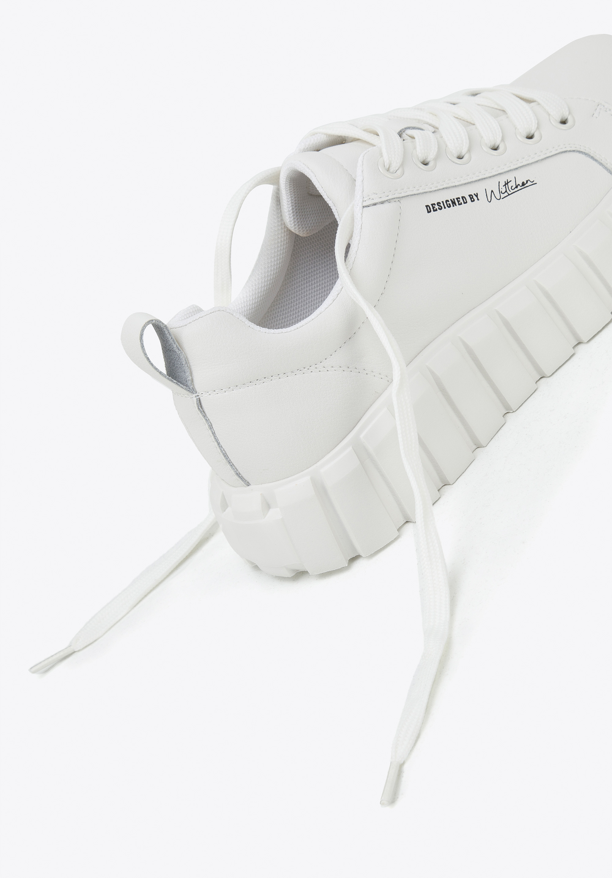 Damskie sneakersy ze skóry na grubej podeszwie