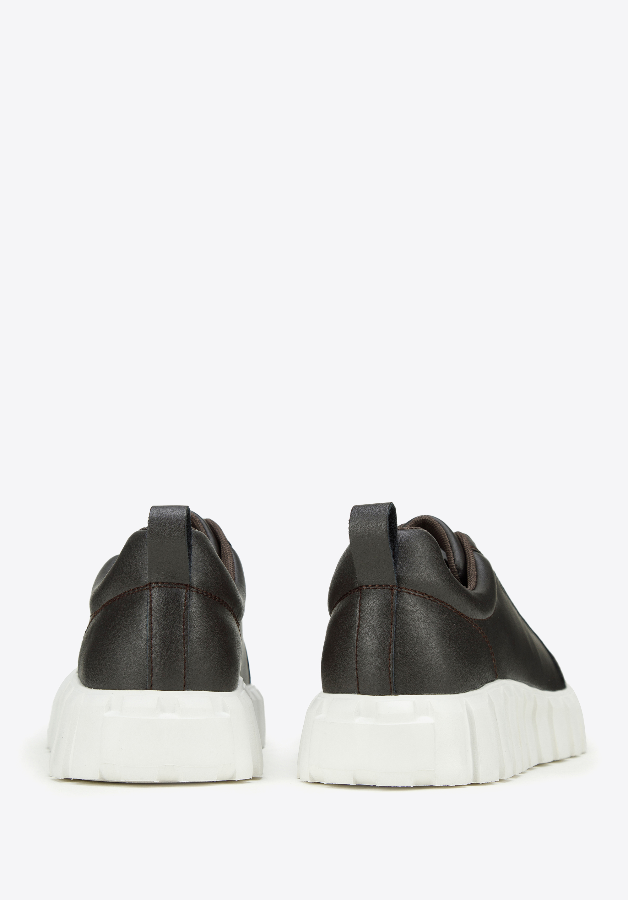 Damskie sneakersy skórzane na grubej platformie