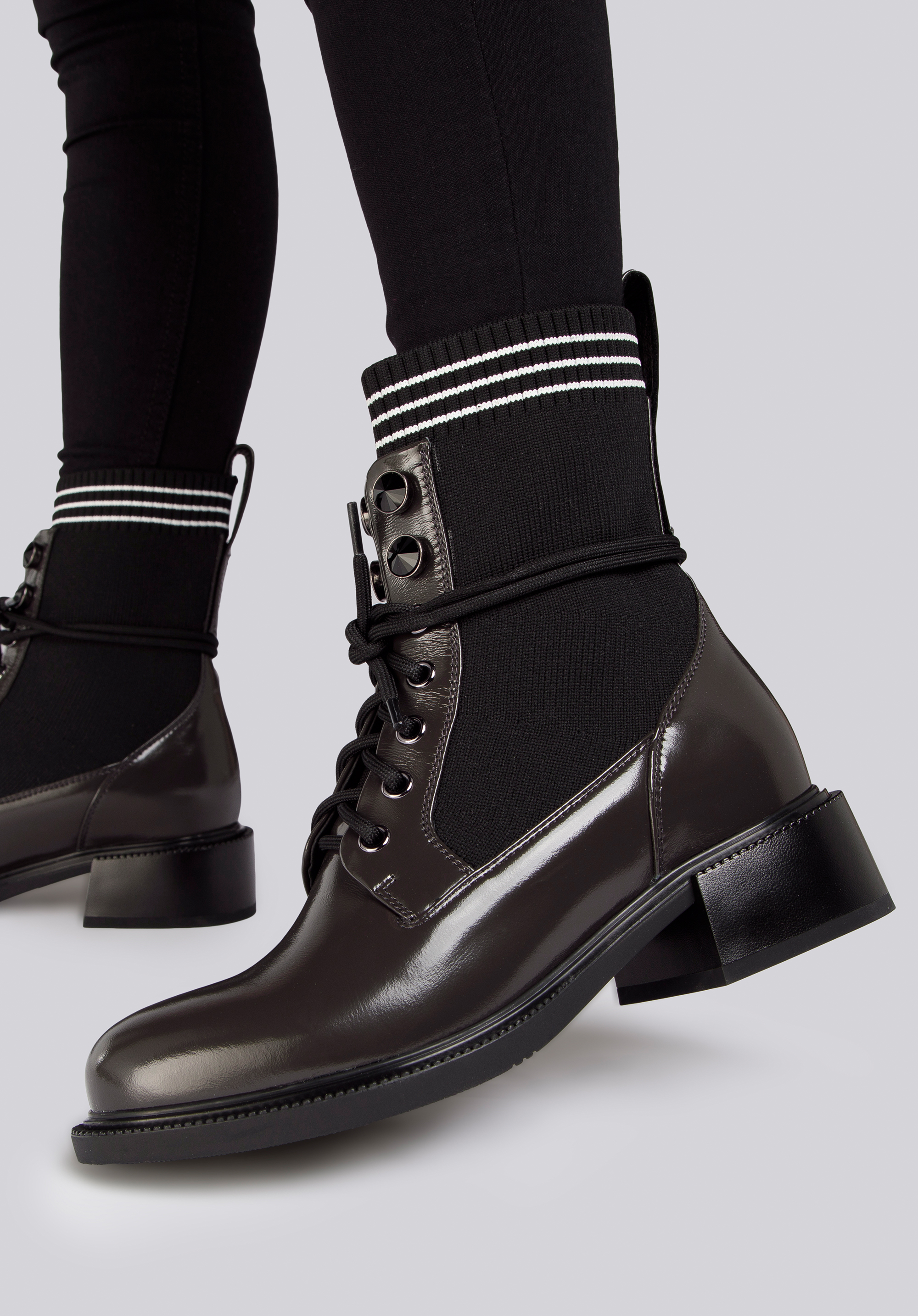 Damskie trapery skórzane ze skarpetą