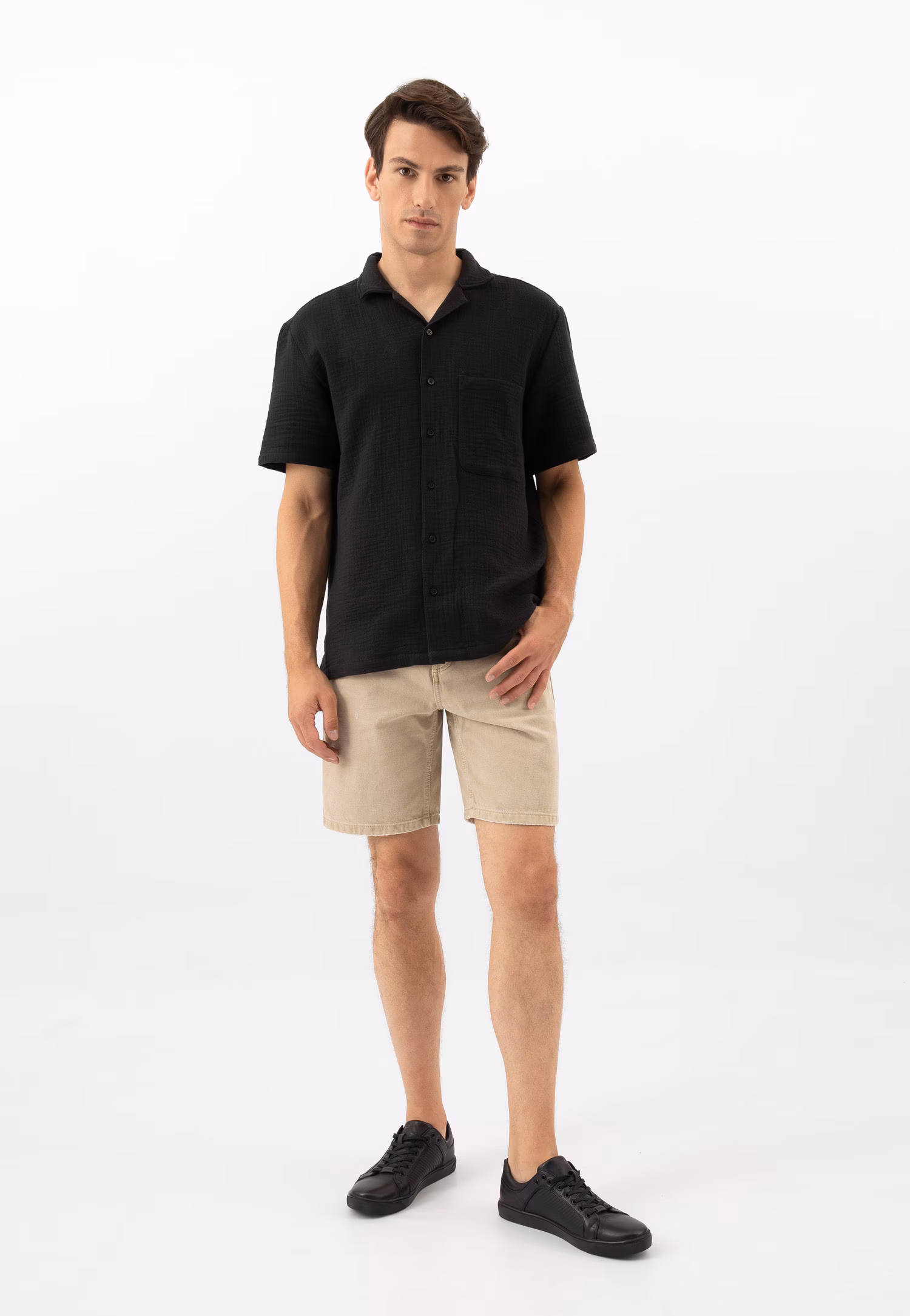 Brązowe trampki męskie z ciekawym tłoczeniem