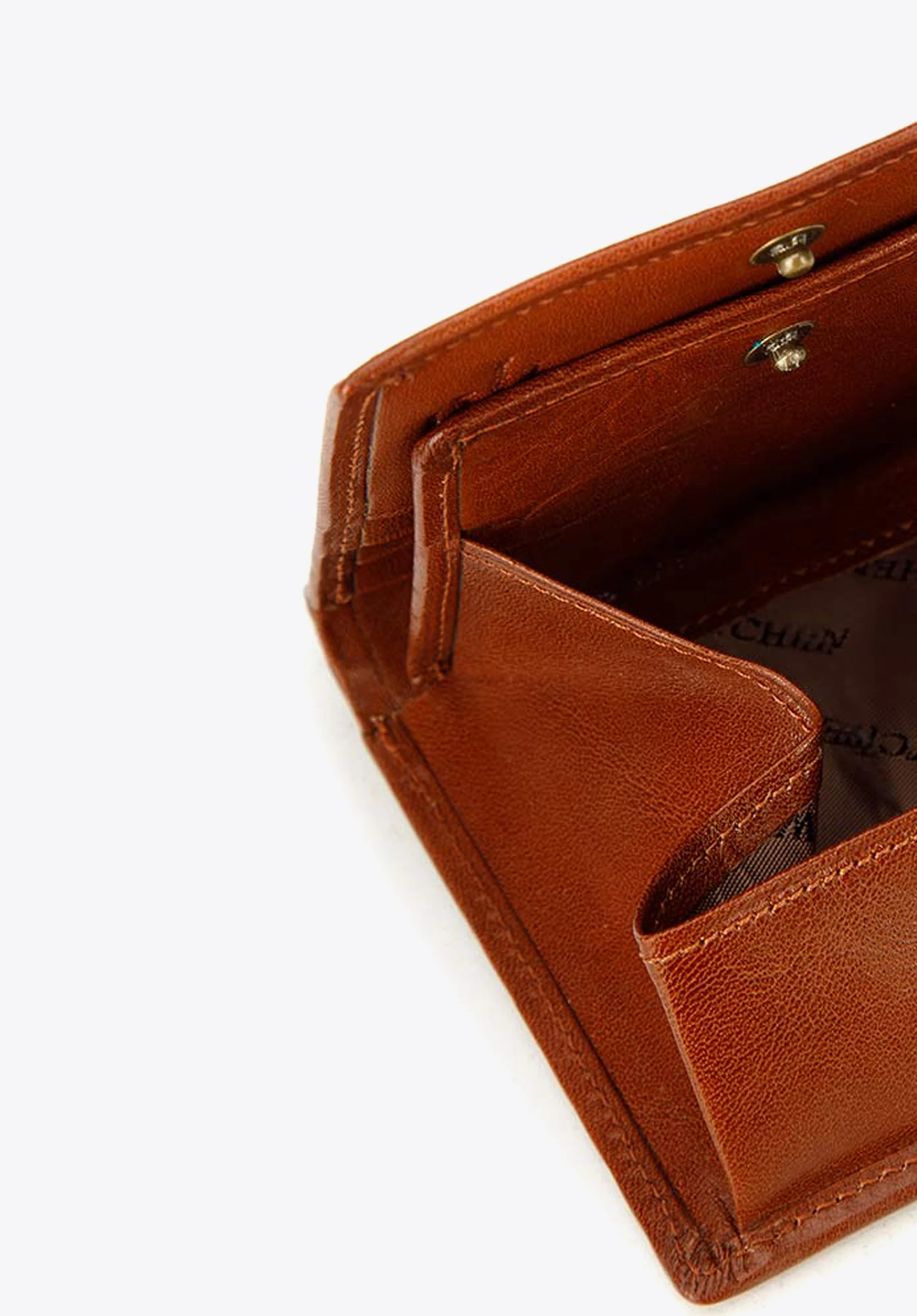 Damski portfel skórzany z herbem na zatrzask